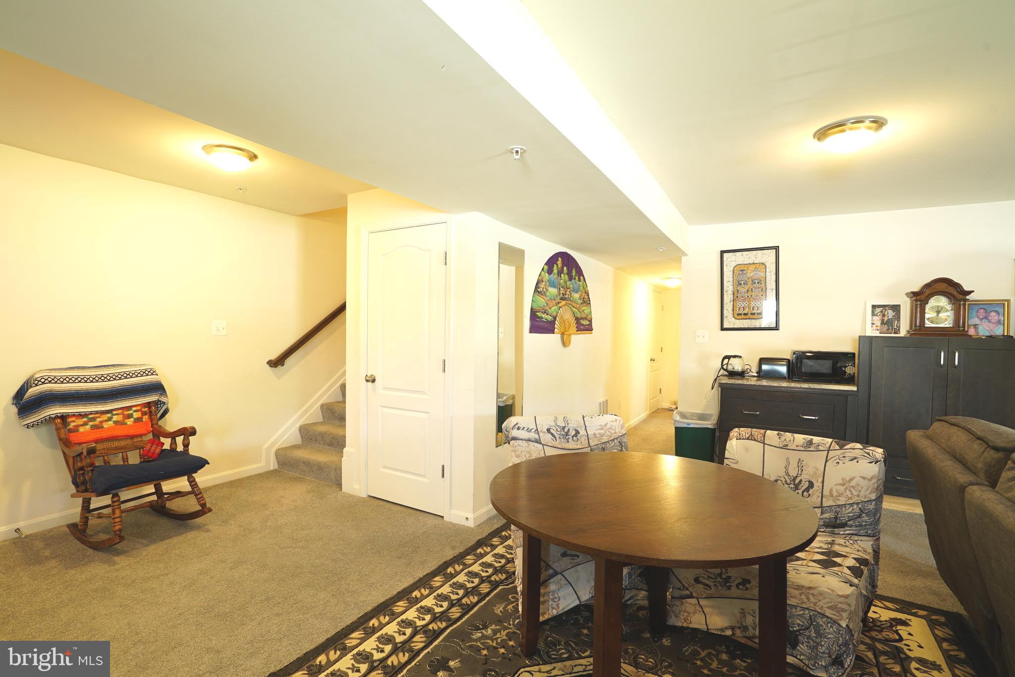 WINDSOR MANOR - Residential