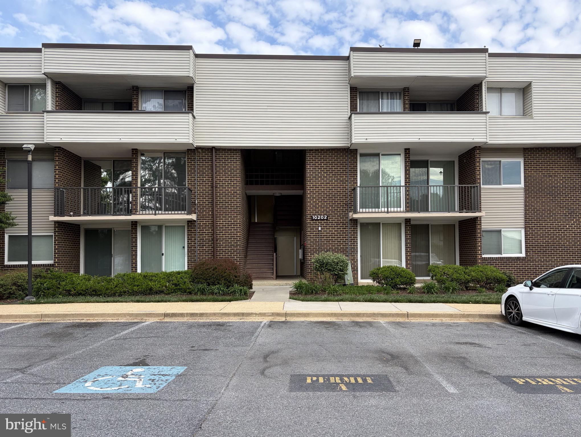 PINES CONDO 01 - Residential