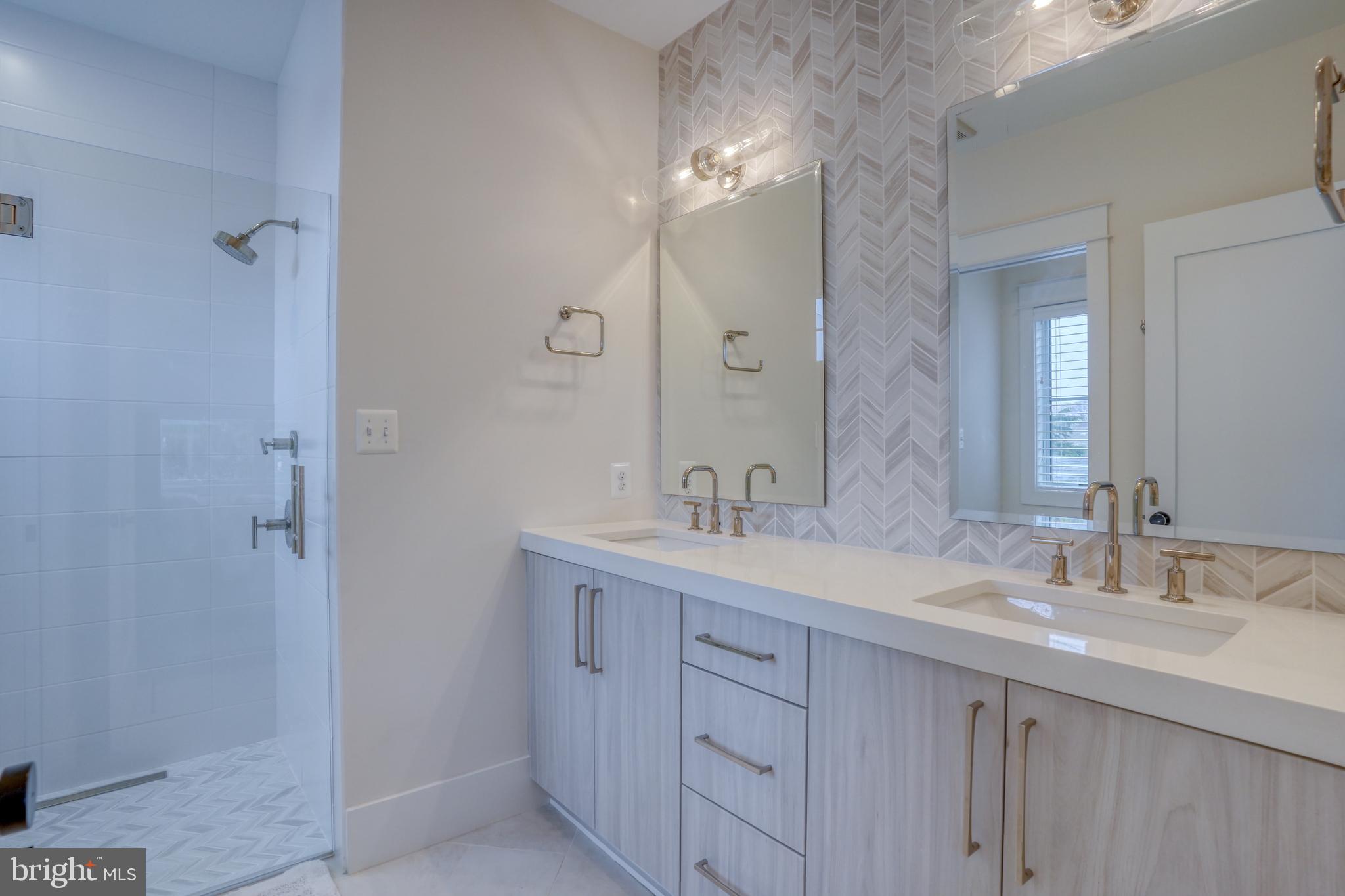 FISHERS COVE - Residential
