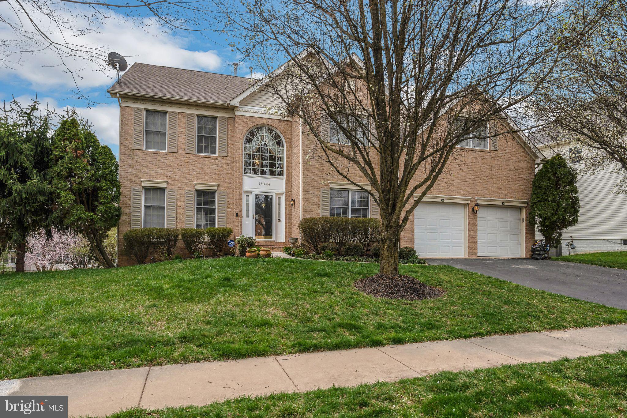 SHOWCASE TOLL BROTHERS 2 CAR GARAGE ENHANCES THE BRICK FACADE OF THIS STATELY COLONIAL! 10FT CEILING, 2-STORY OPEN FOYER, SOARING 2-STORY FAMILY ROOM WITH FIRE PLACE,  VAULTED CEILING & A 2ND STAIRCASE. UPDATED KITCHEN & APPLIANCES . MASTER SUITE WITH SITTING RM & WALK-IN CLOSET, FULLY FINISHED WALK-OUT LL FEATURES REC RM W/ FIREPLACE, PLAY ROOM, DEN & WET-BAR. DECK AND FENCED IN YARD. MINS TO POTOMAC GLEN COMMUNITY PPPL, TENNIS & BASKETBALL COURT, CLUB HOUSE AND PLAYGROUNDS, CONVENINETLY LOCATED TO SHOPPING CENTERS, RESTAURANTS, AND MAJOR HIGHWAYS.