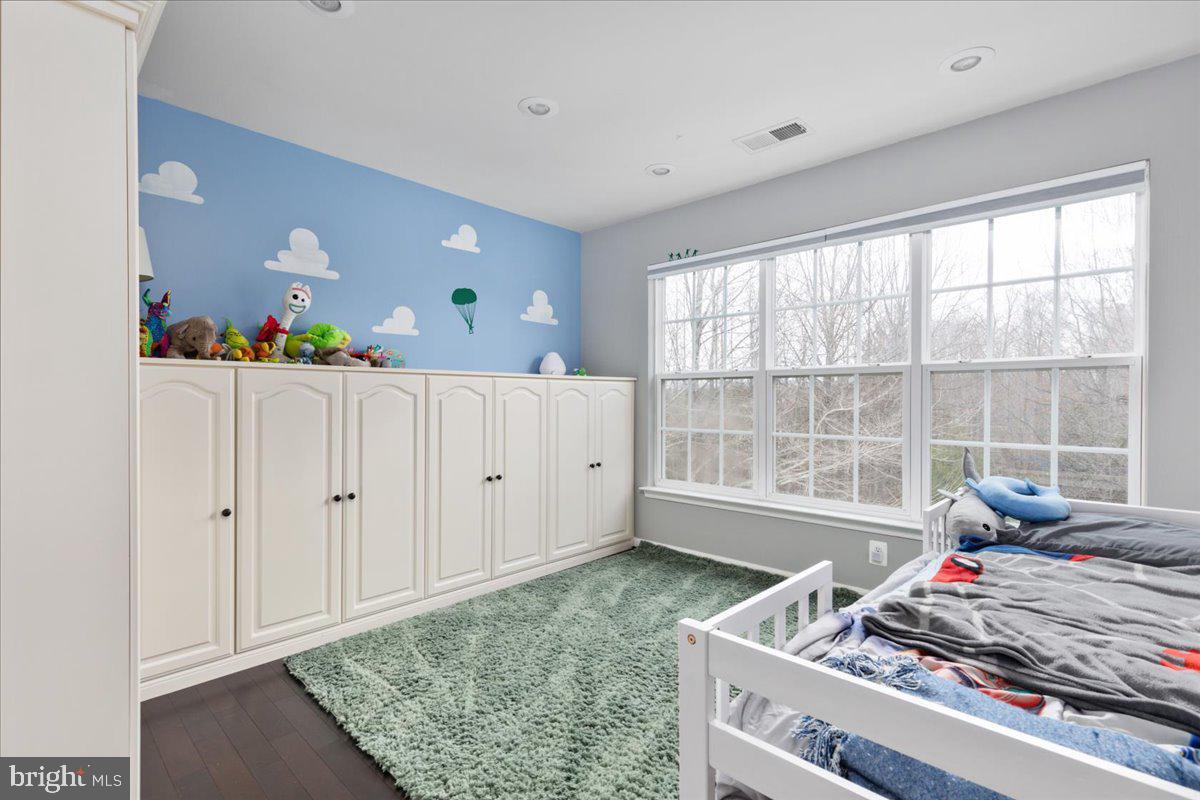 COLES RUN/PARKWAY WEST - Residential