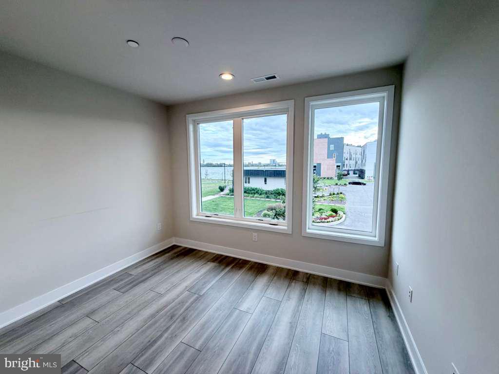NORTHBANK - Residential