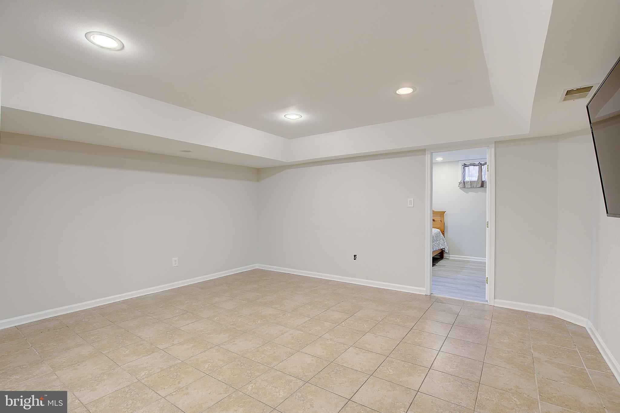 SOUTH HAMPTON - Residential