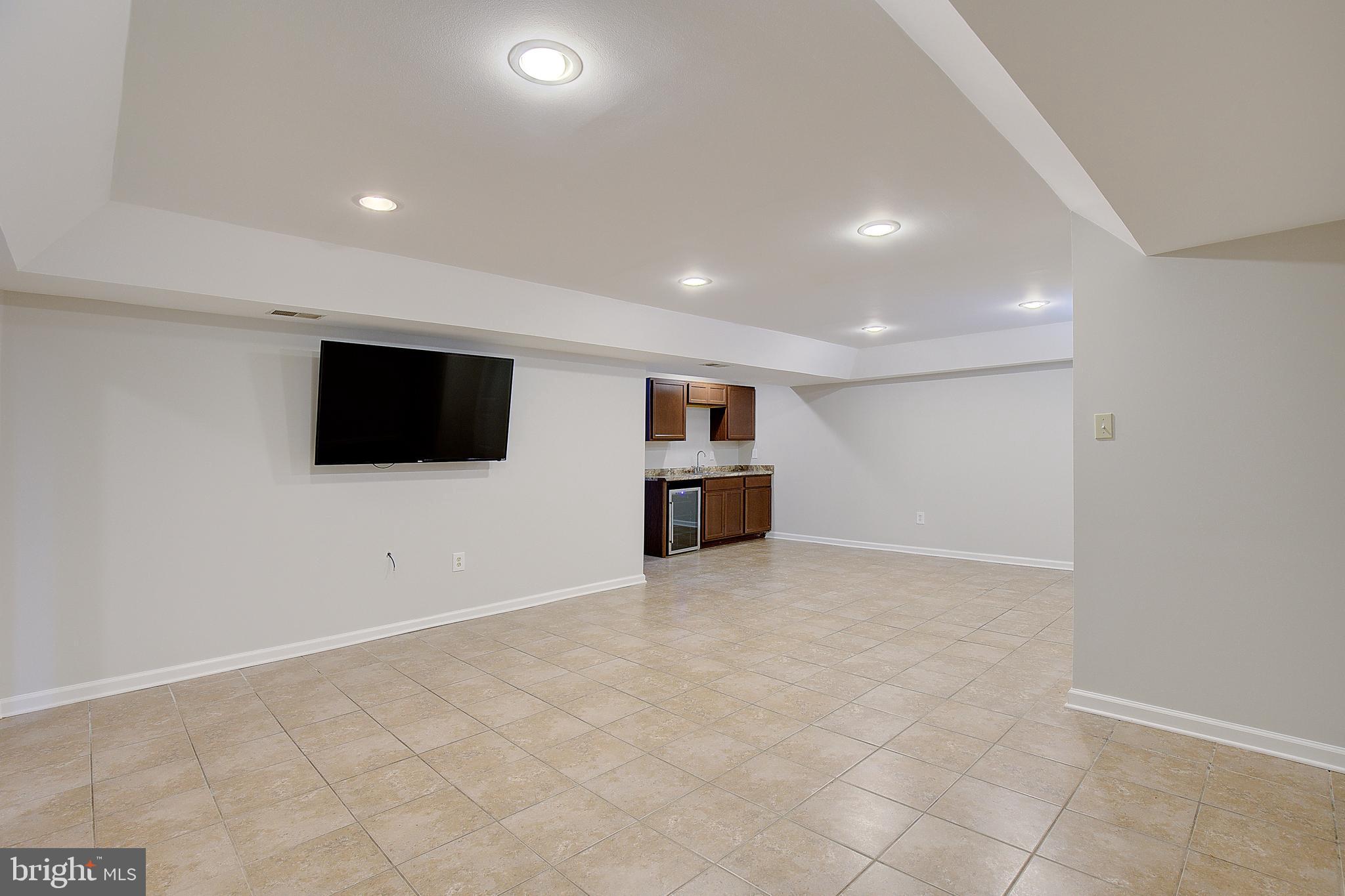 SOUTH HAMPTON - Residential