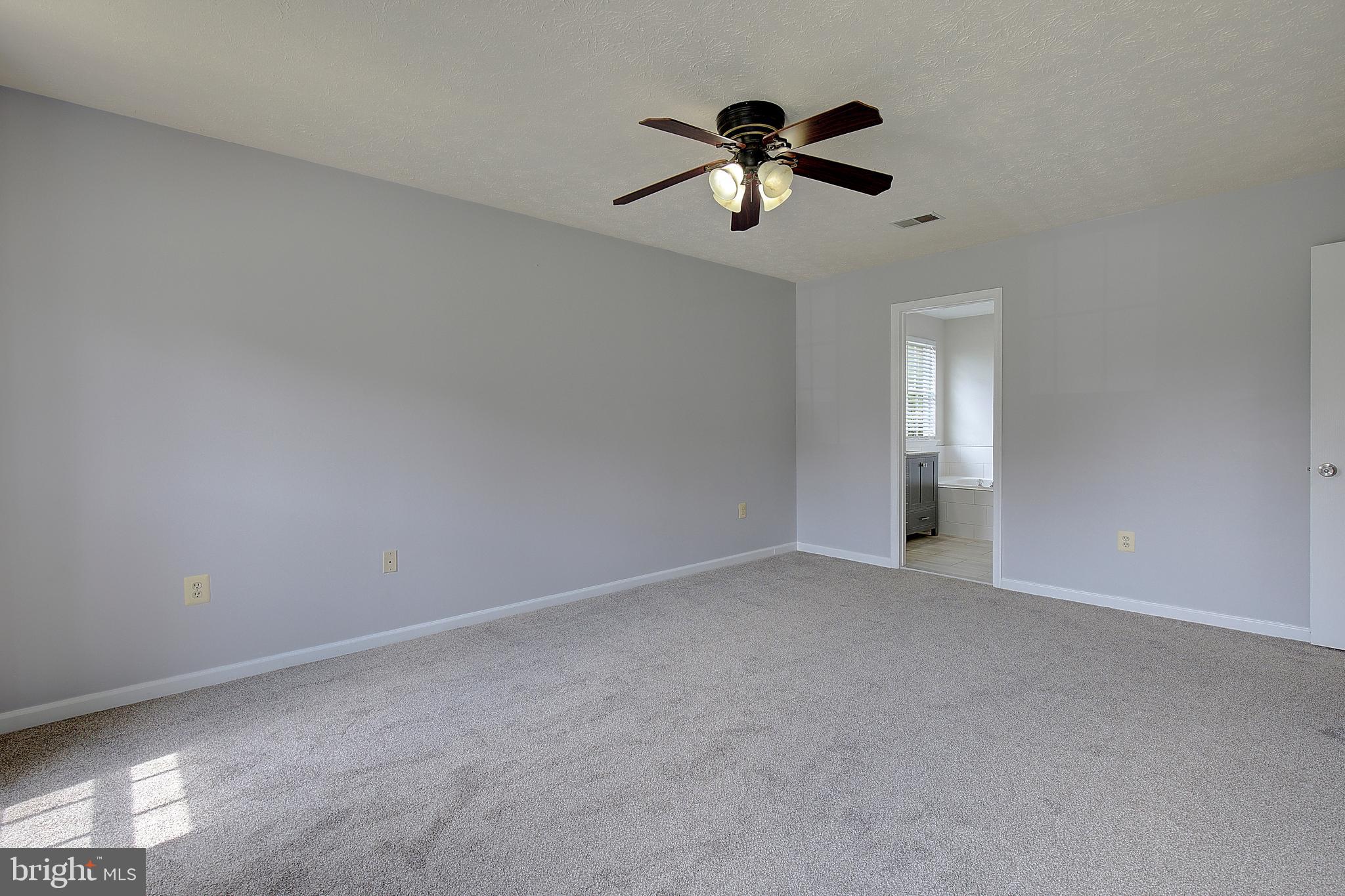 SOUTH HAMPTON - Residential