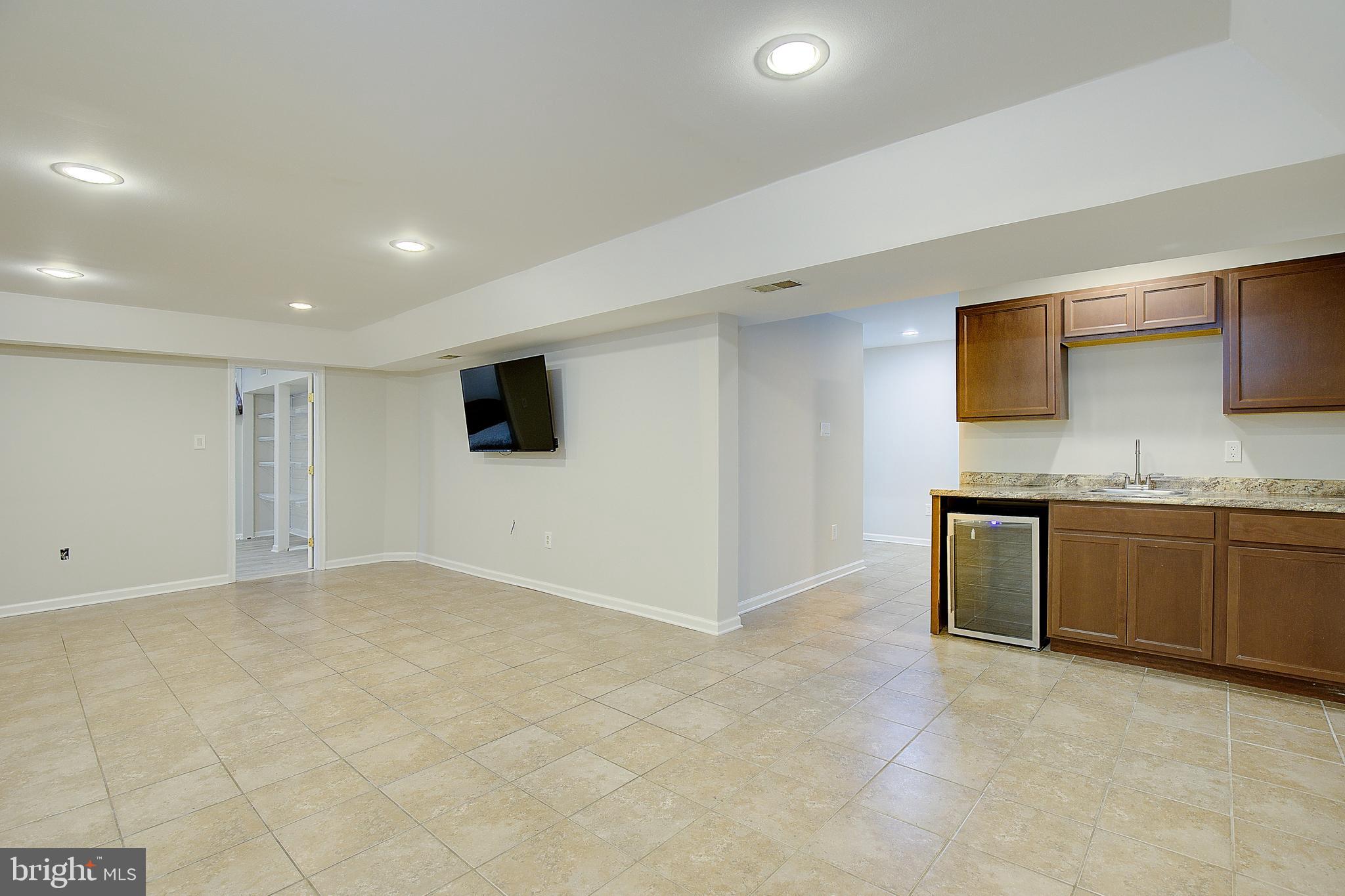 SOUTH HAMPTON - Residential