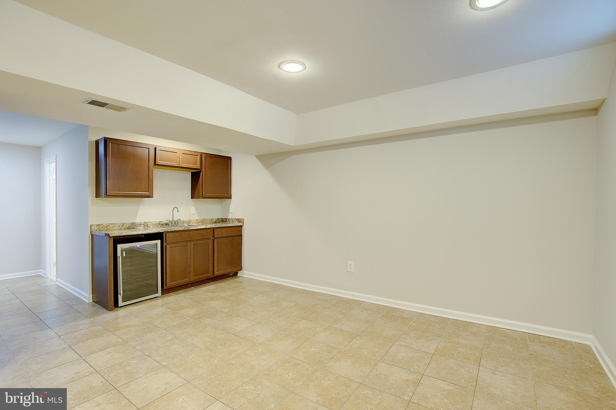 SOUTH HAMPTON - Residential