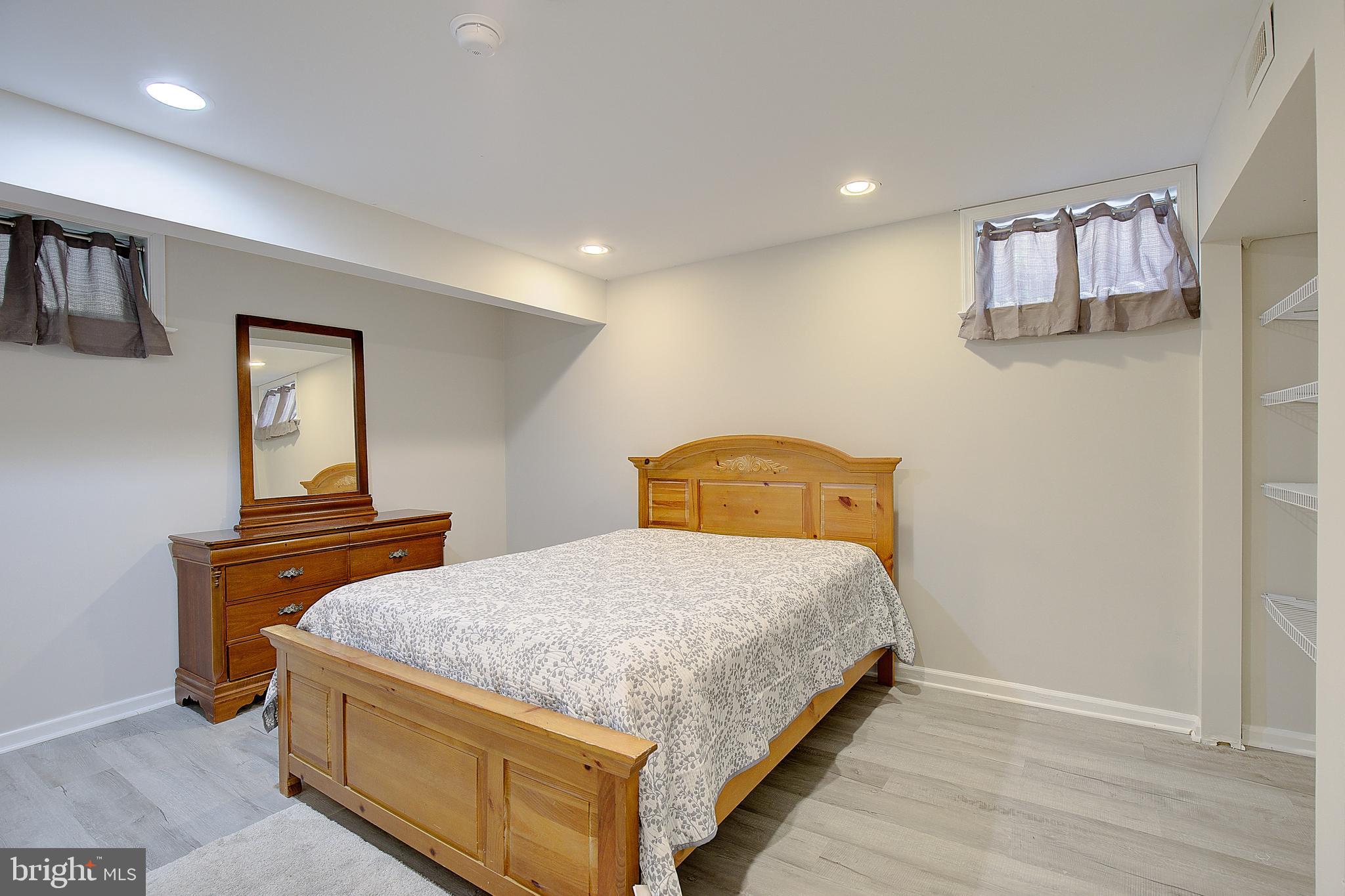 SOUTH HAMPTON - Residential