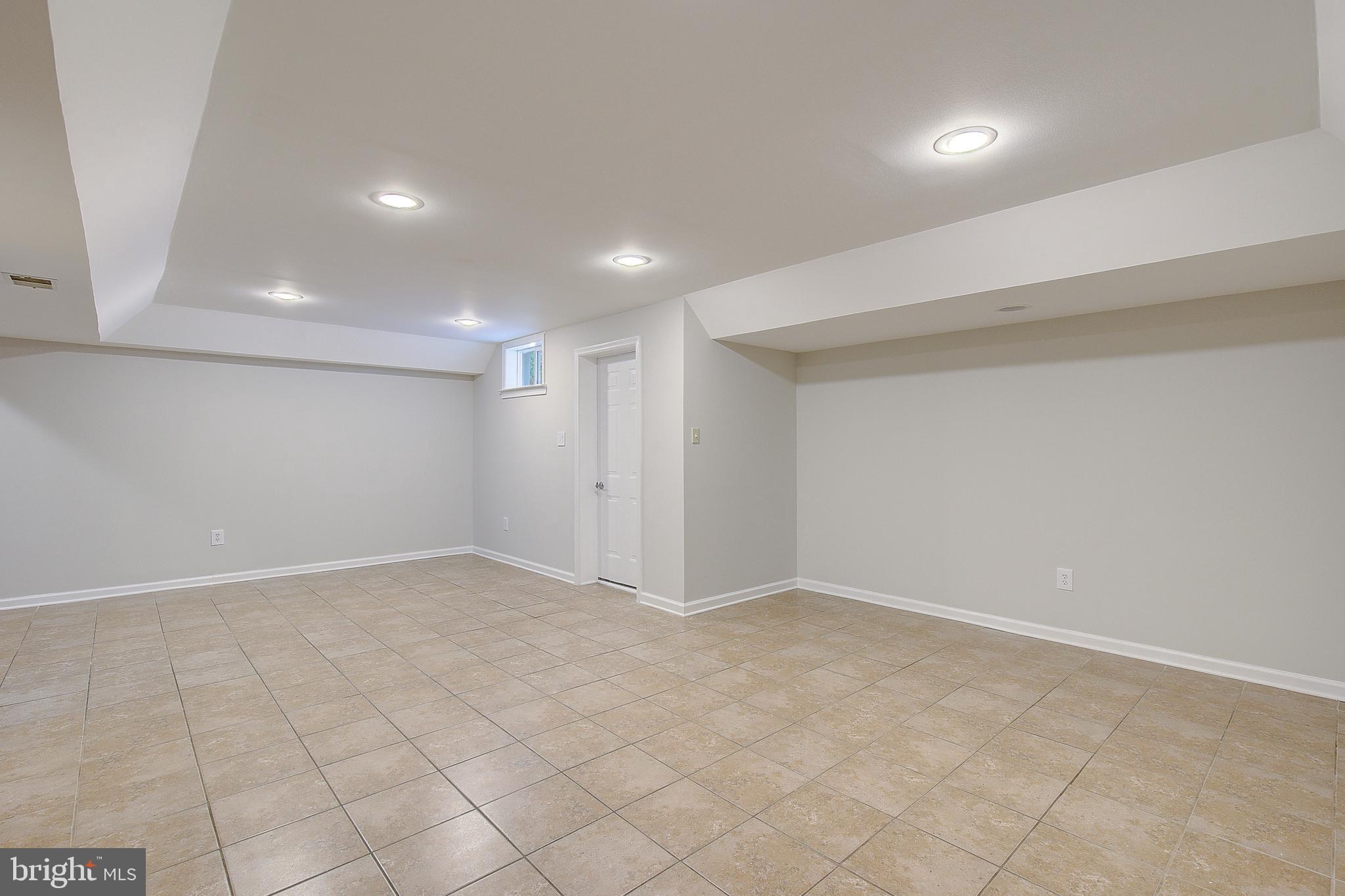 SOUTH HAMPTON - Residential