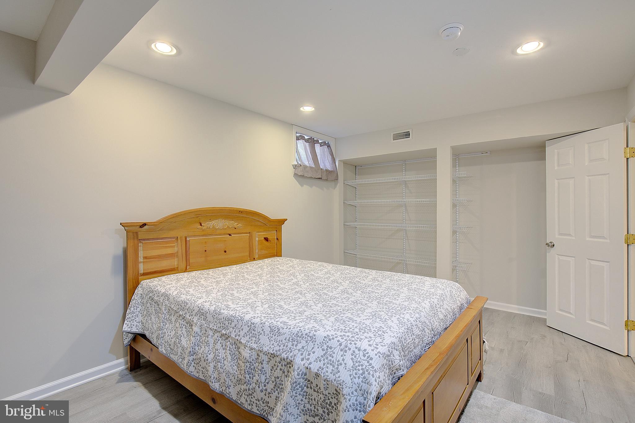 SOUTH HAMPTON - Residential