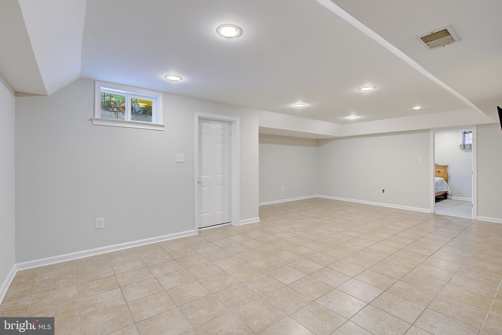 SOUTH HAMPTON - Residential