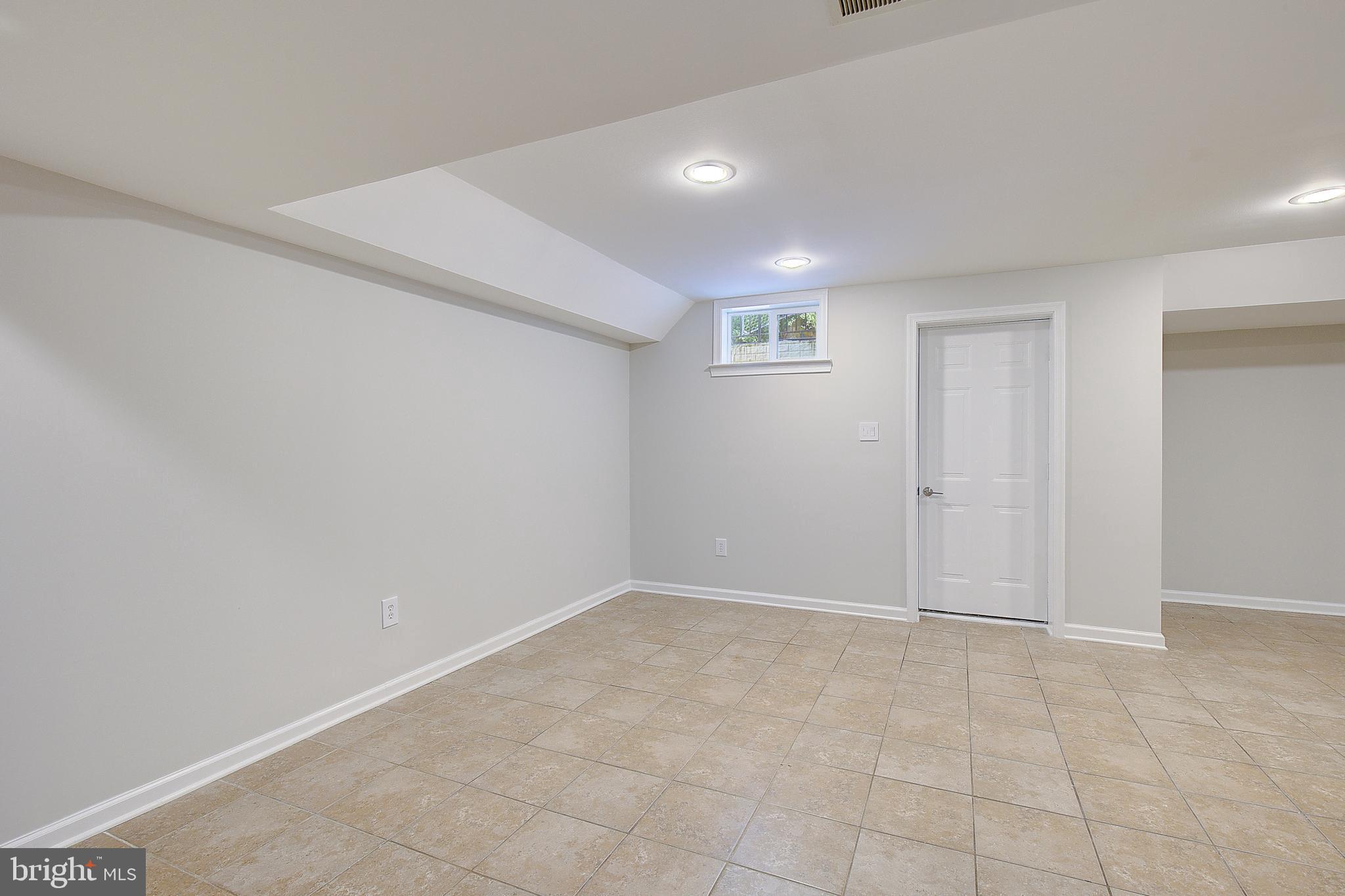 SOUTH HAMPTON - Residential