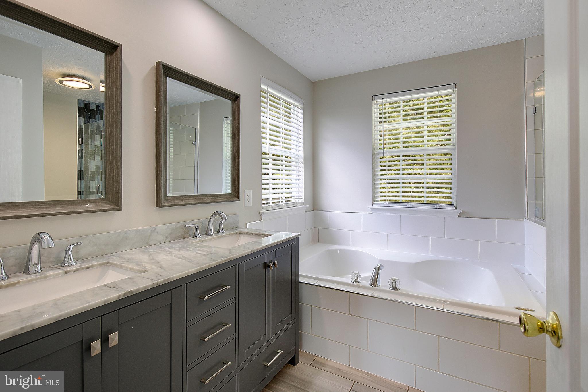 SOUTH HAMPTON - Residential