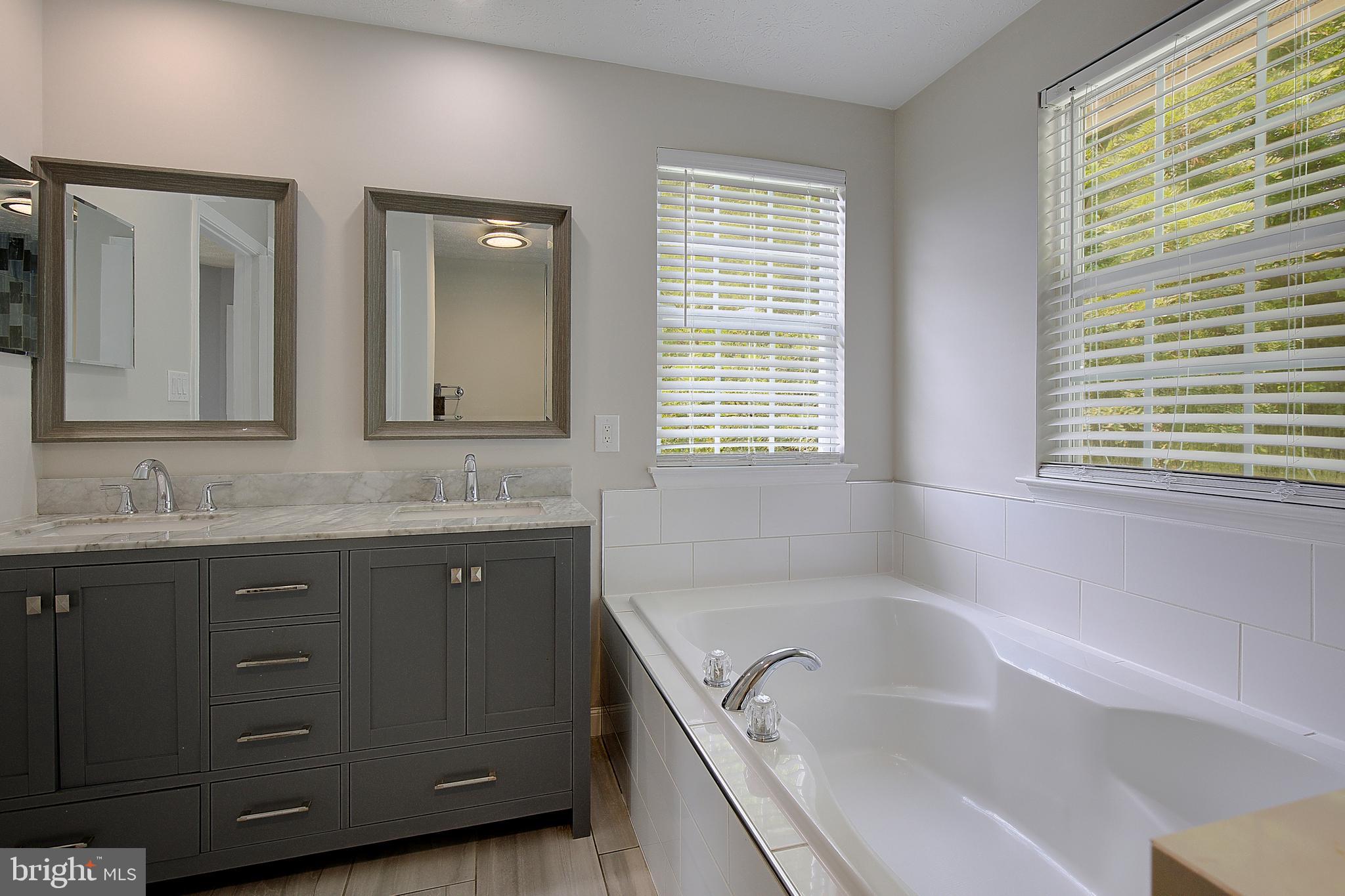 SOUTH HAMPTON - Residential