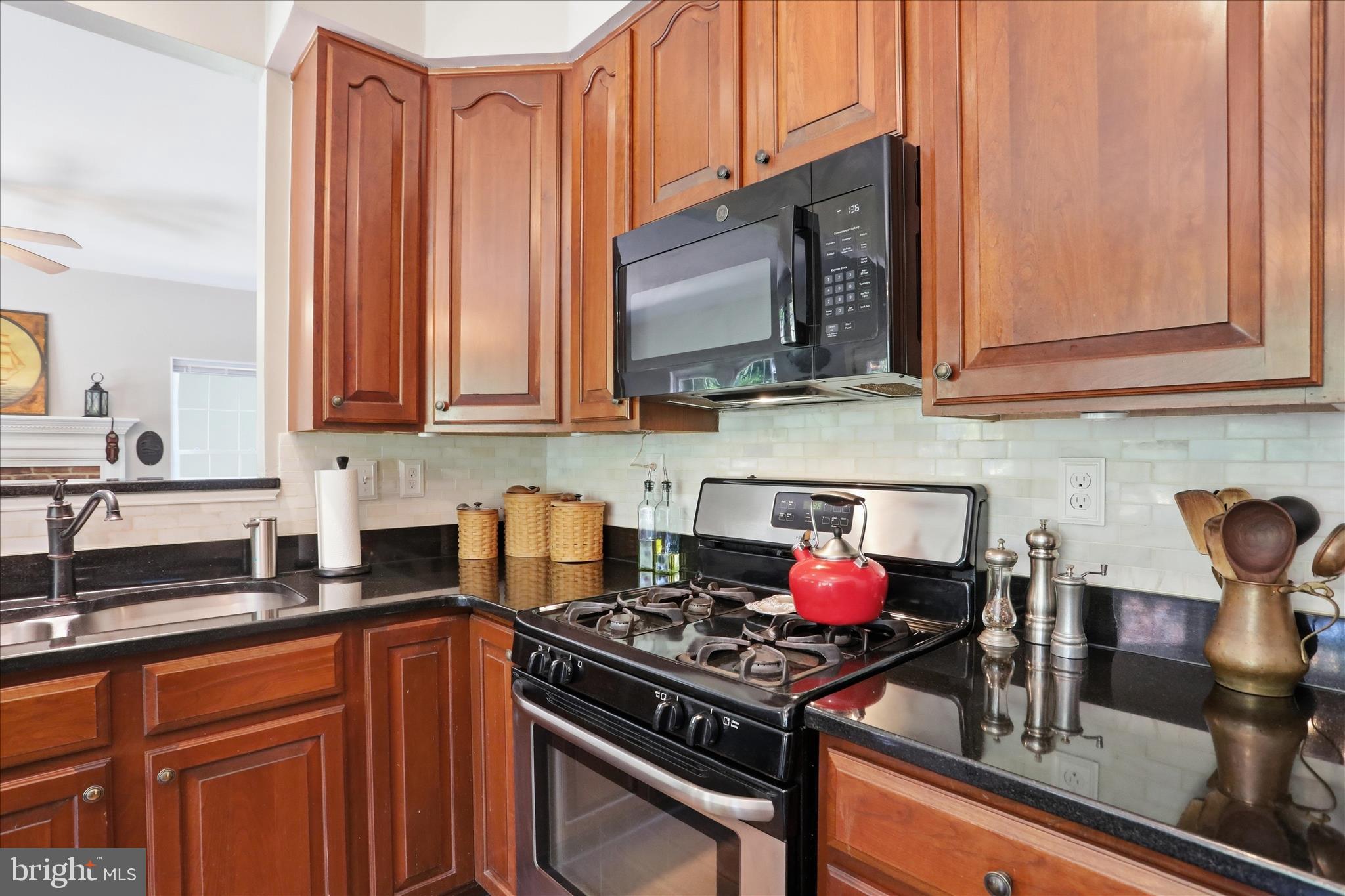 WINDSOR KNOLLS - Residential