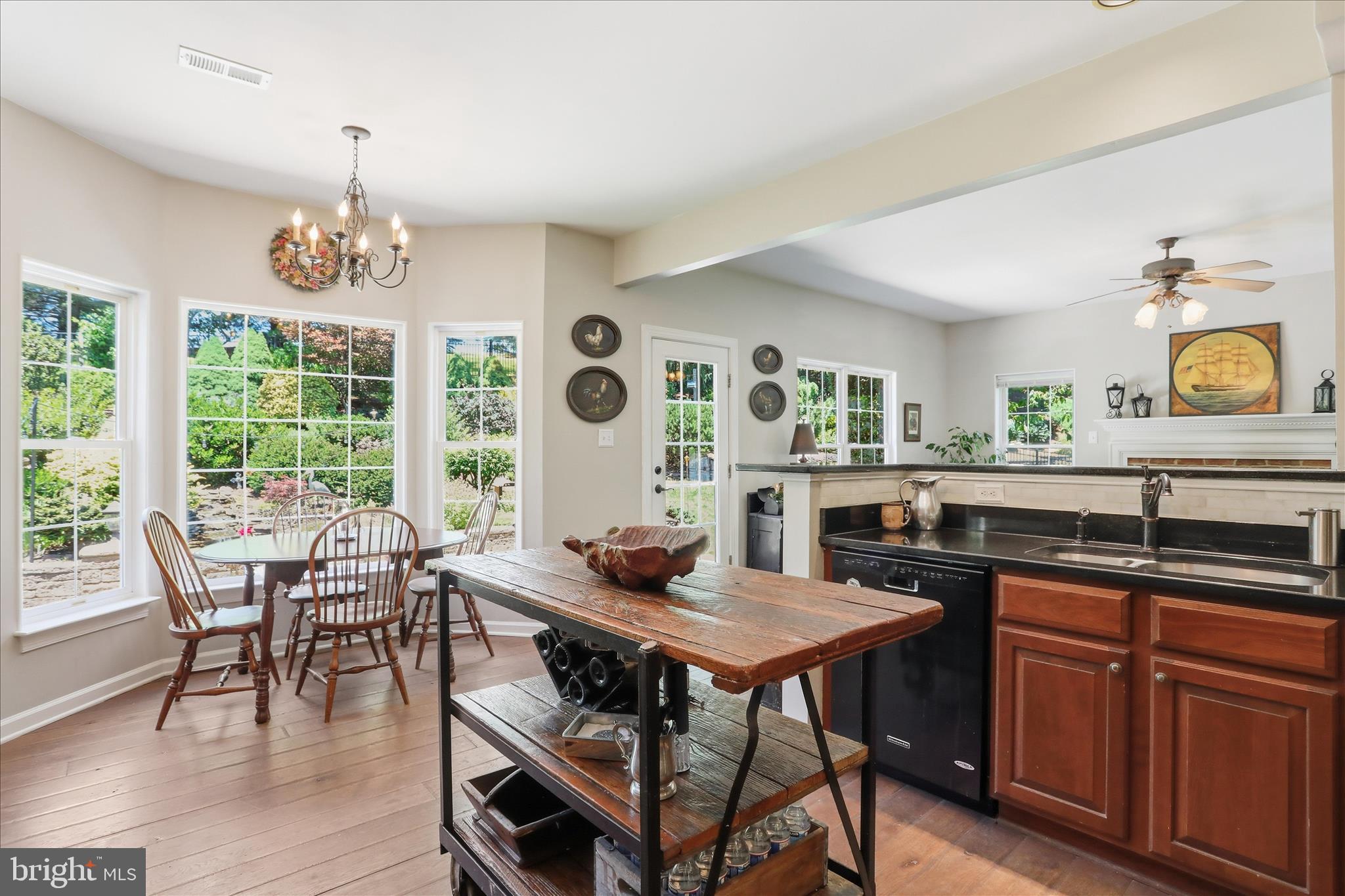 WINDSOR KNOLLS - Residential