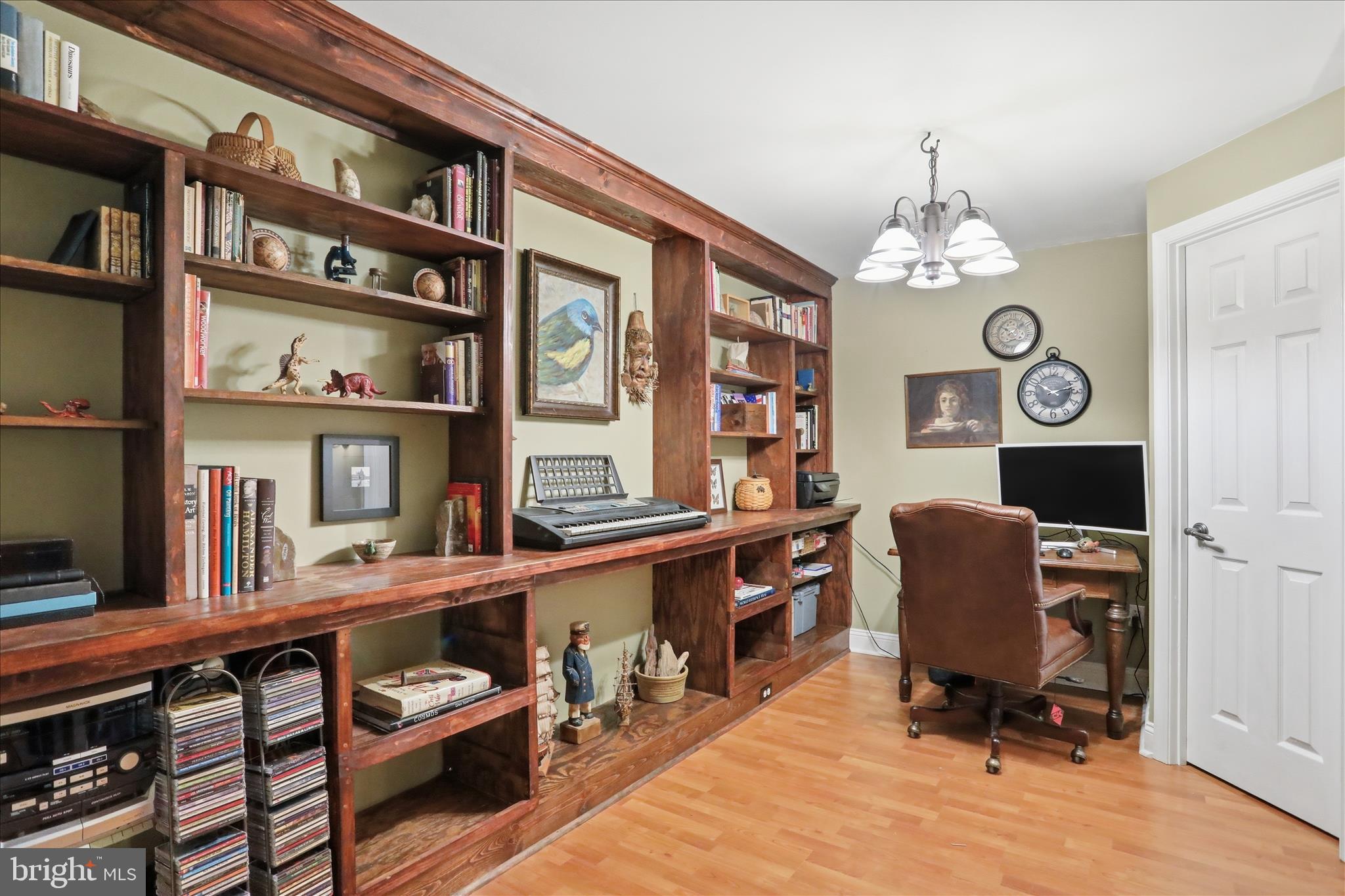WINDSOR KNOLLS - Residential