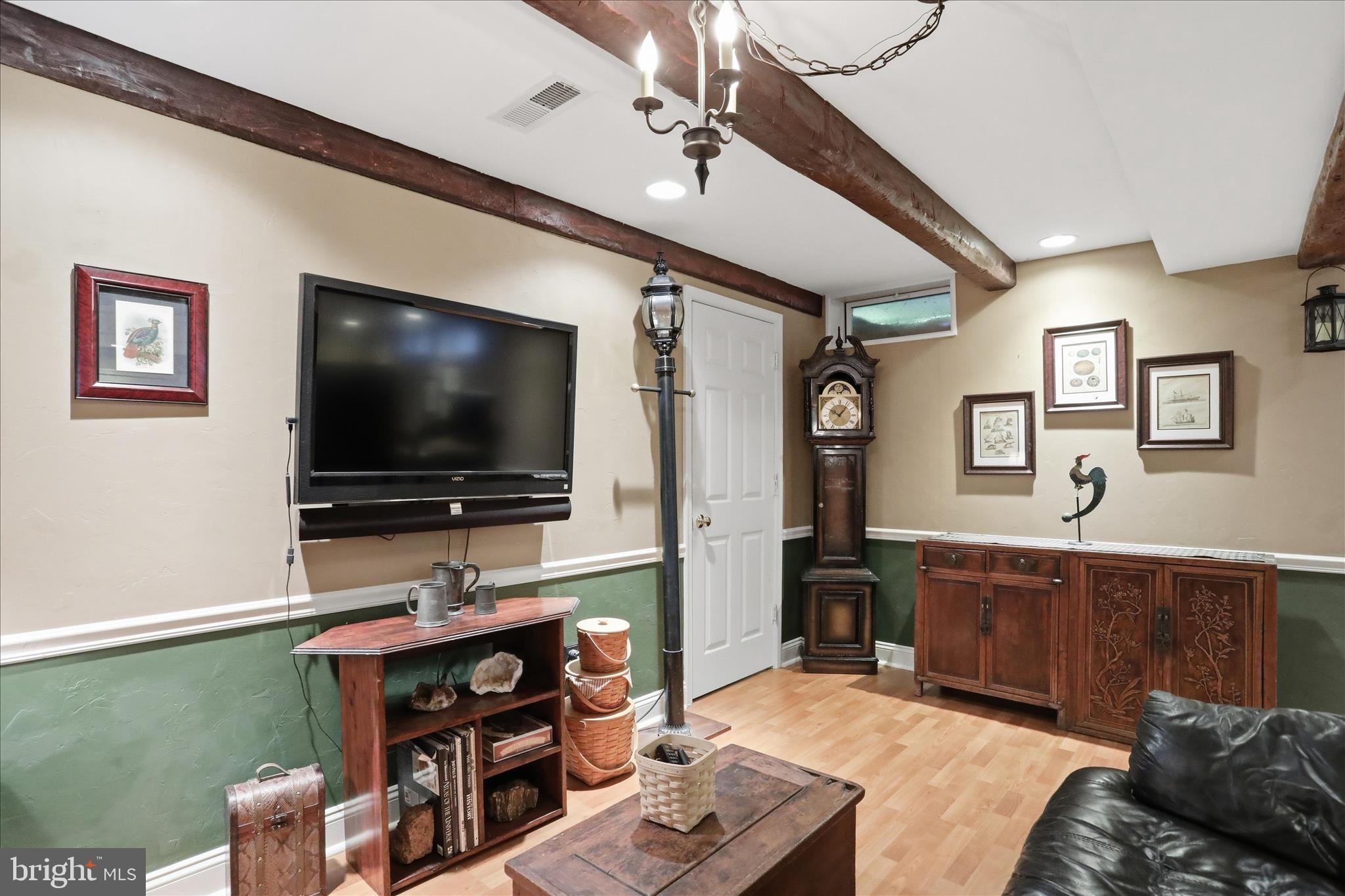 WINDSOR KNOLLS - Residential