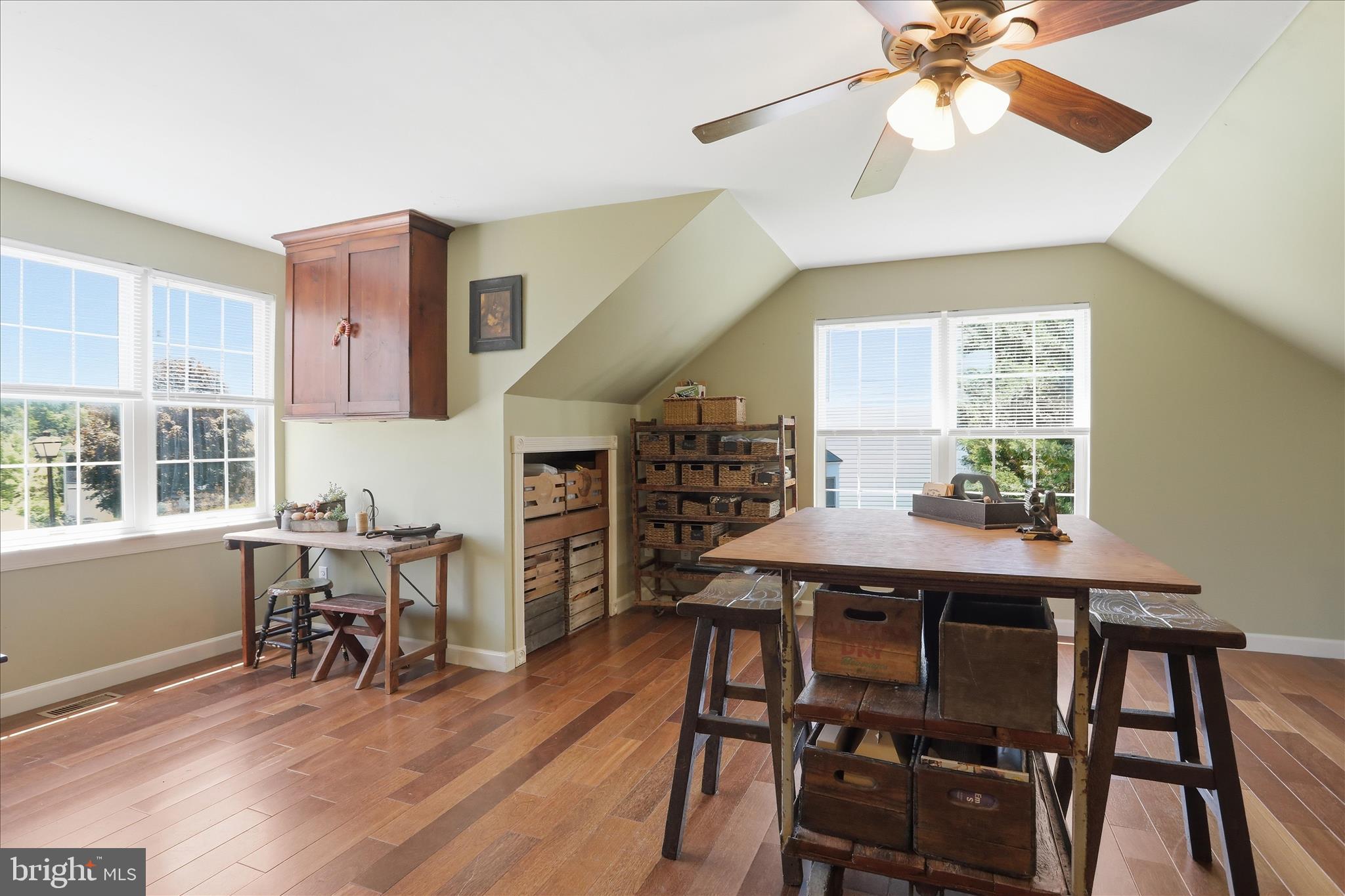 WINDSOR KNOLLS - Residential