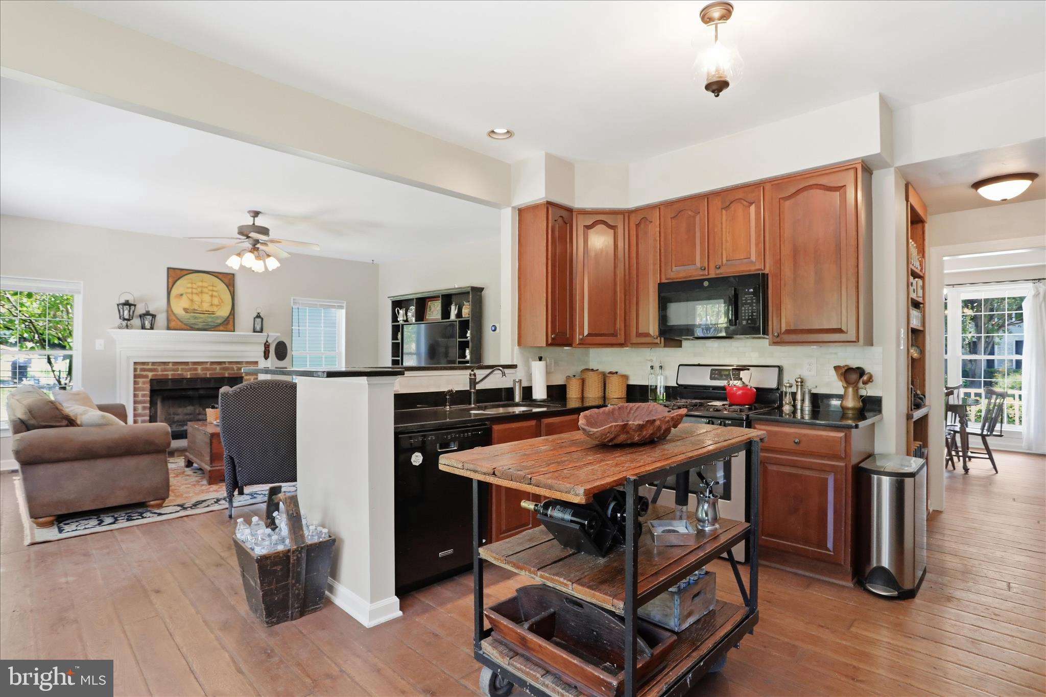 WINDSOR KNOLLS - Residential