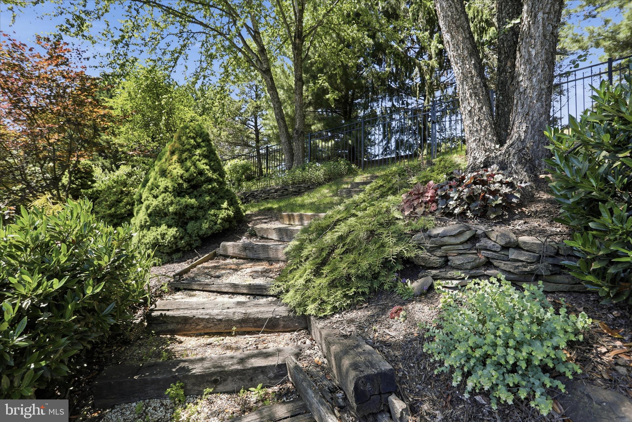 WINDSOR KNOLLS - Residential
