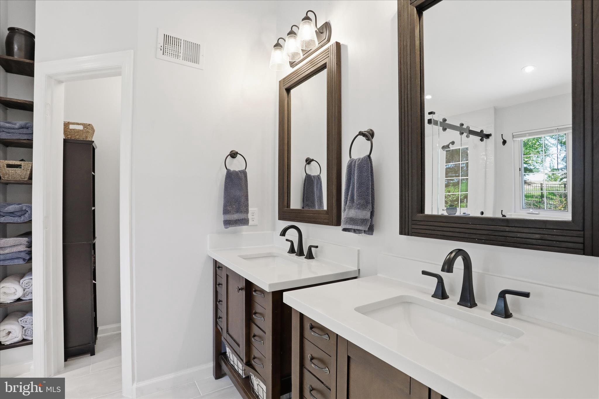 WINDSOR KNOLLS - Residential