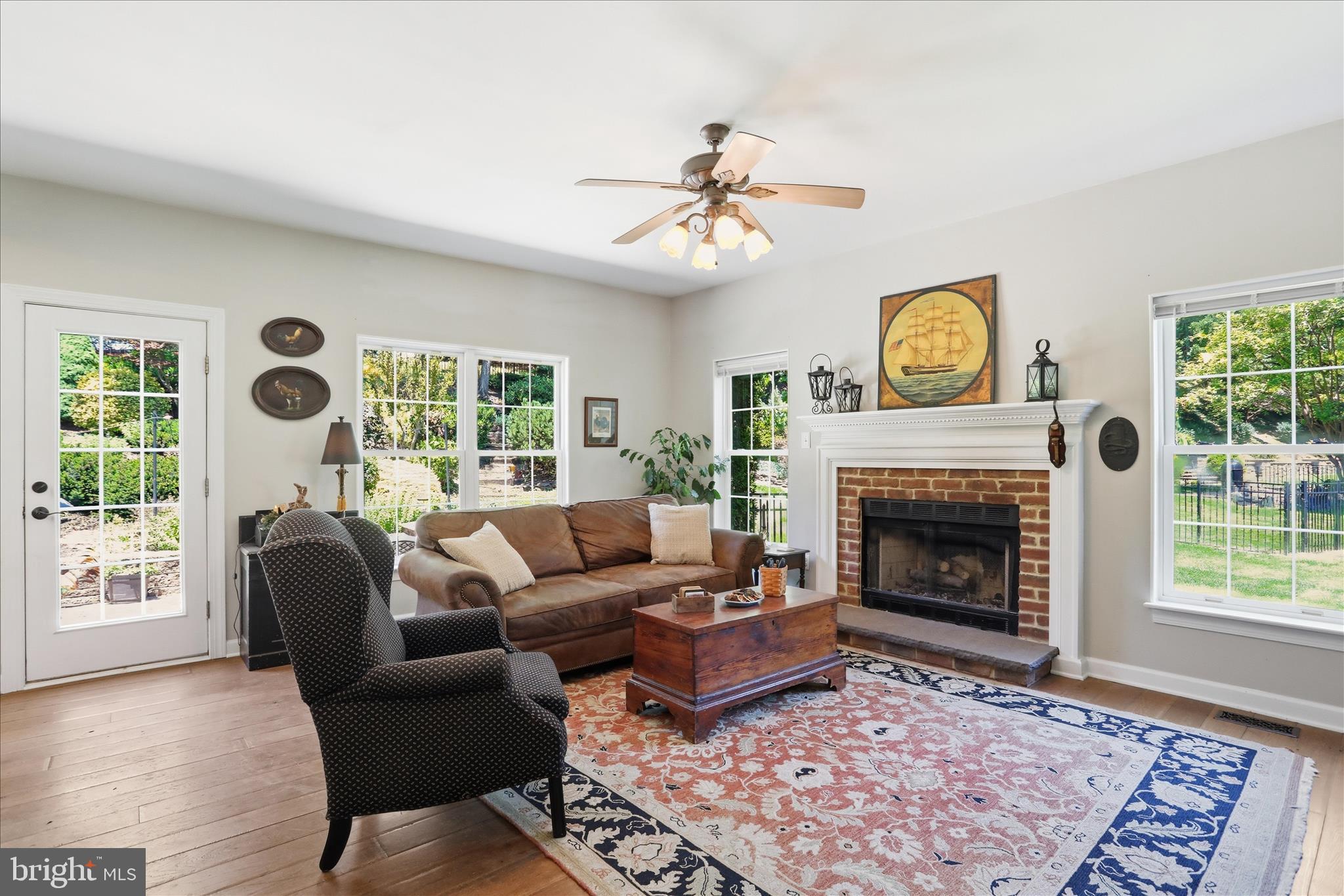 WINDSOR KNOLLS - Residential