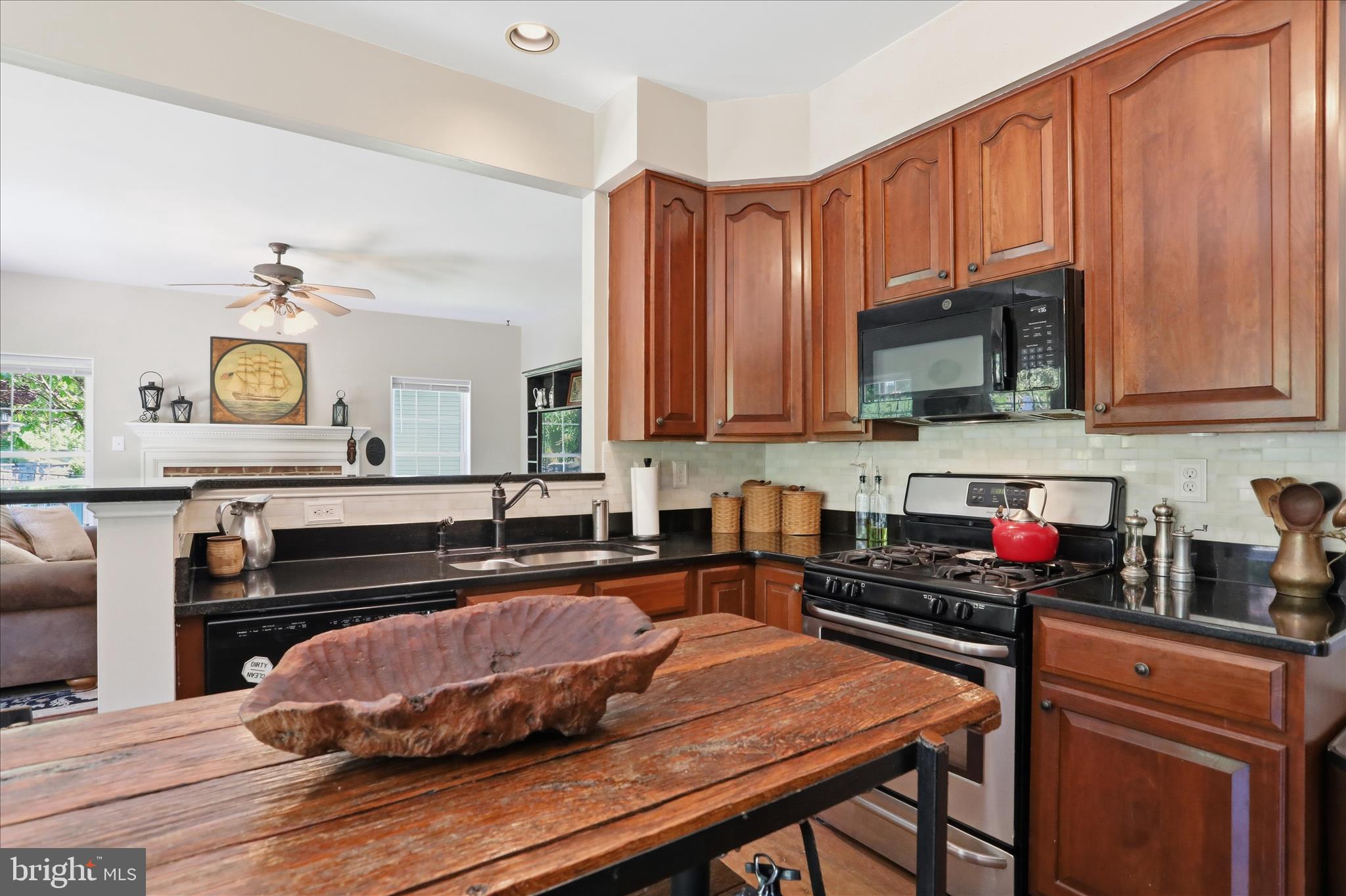 WINDSOR KNOLLS - Residential
