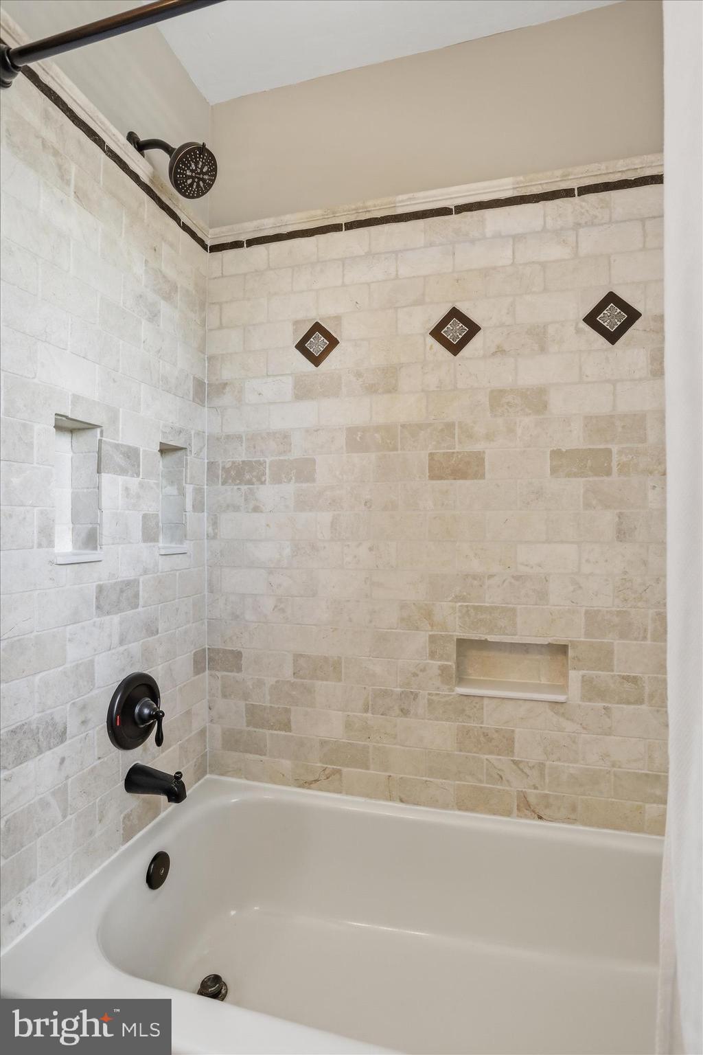 WINDSOR KNOLLS - Residential