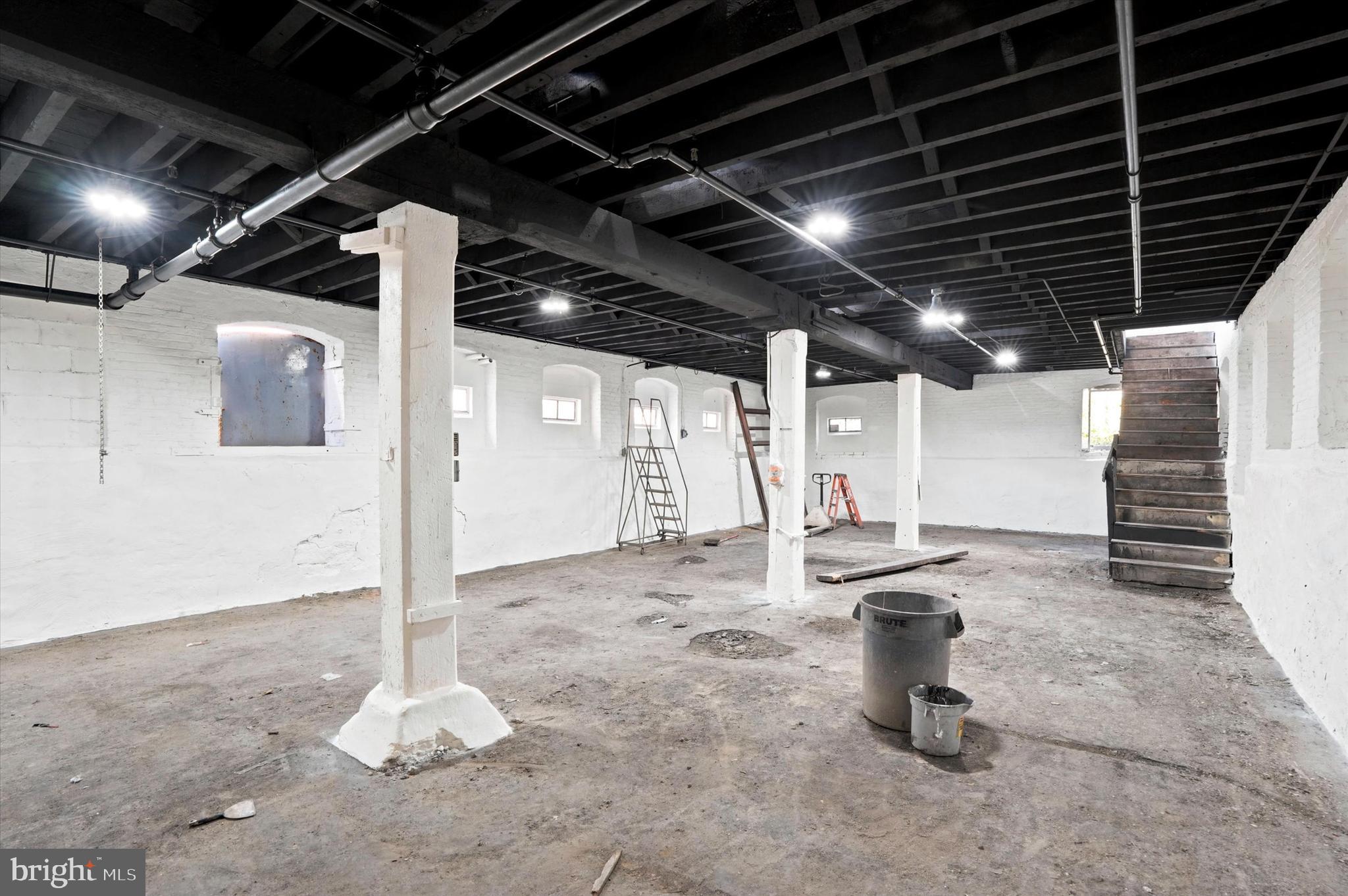 BRIDESBURG - Commercial Sale