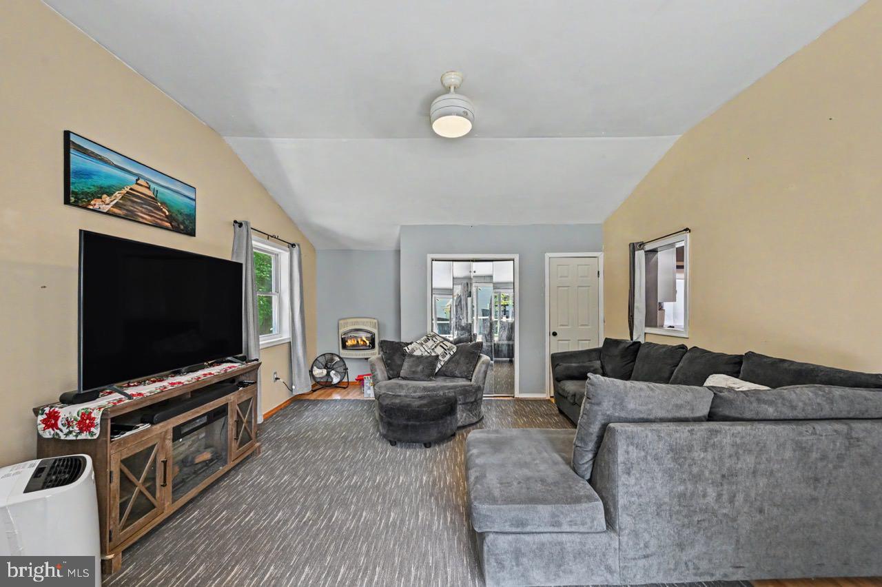 POCONO FARMS EAST - Residential