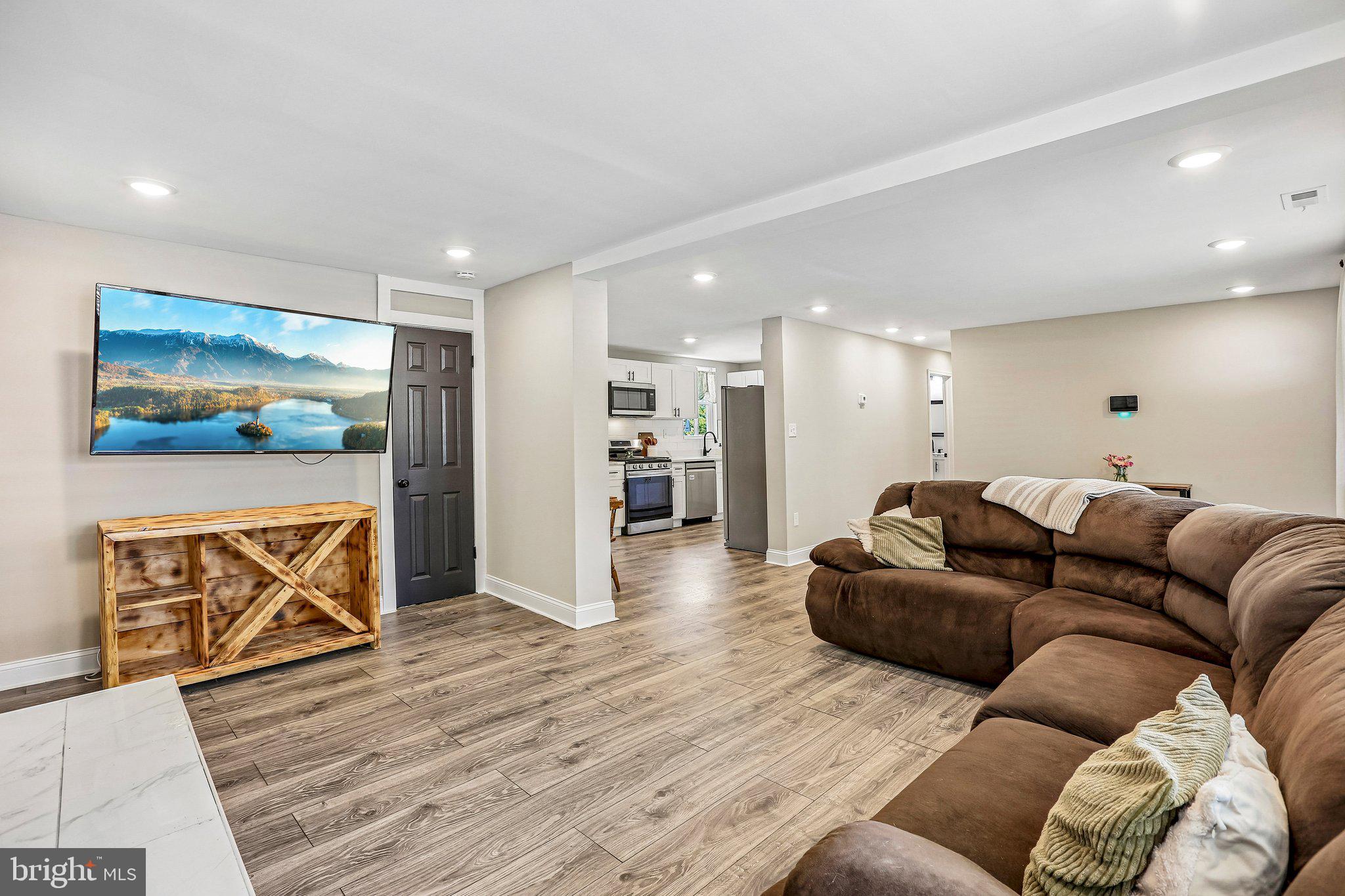 MUNSON HEIGHTS - Residential