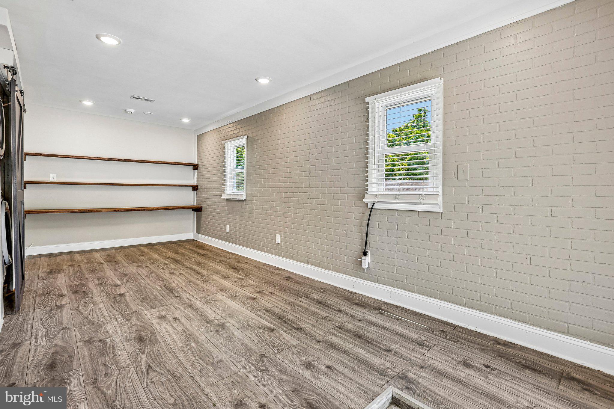 MUNSON HEIGHTS - Residential