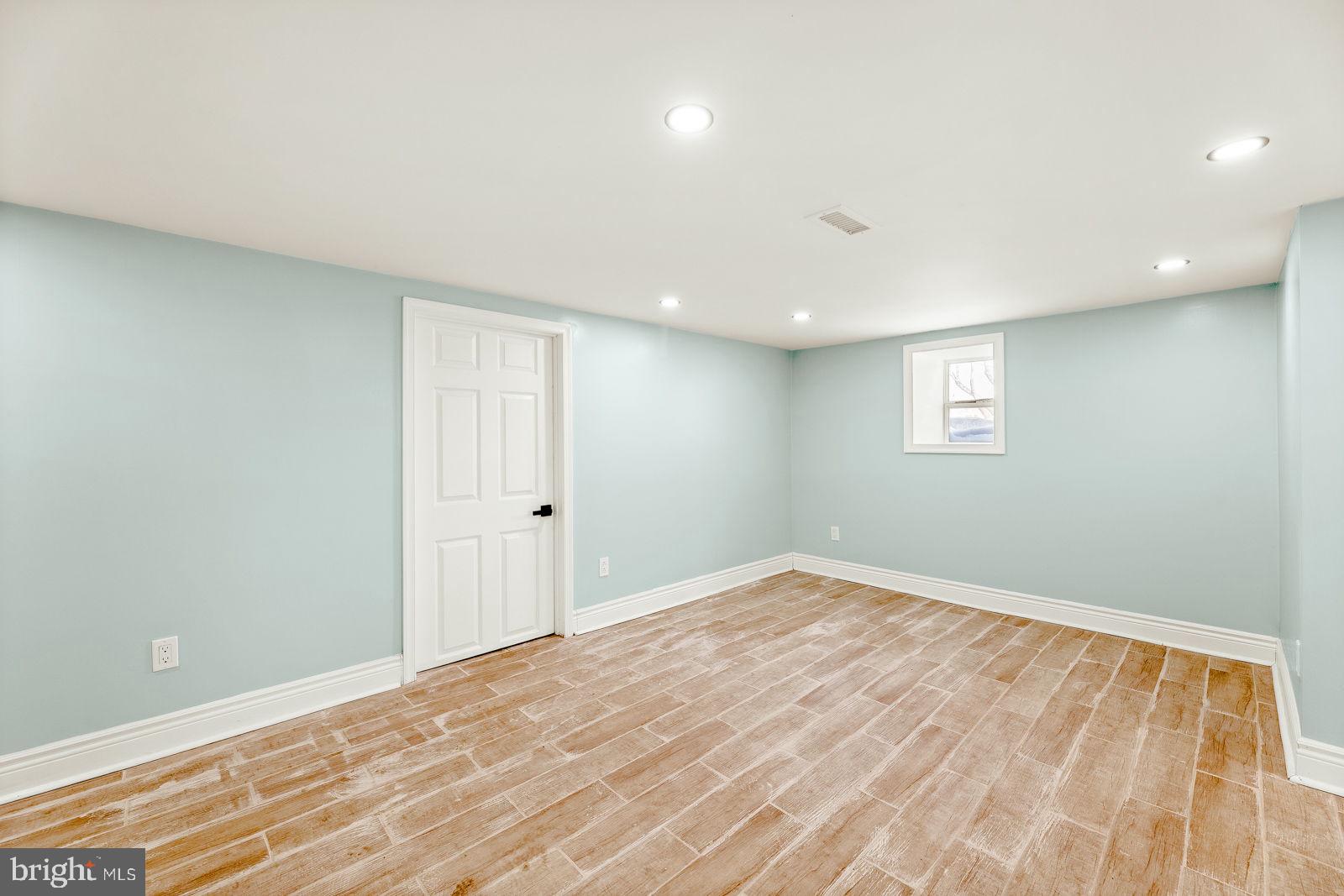 LAWNCREST - Residential