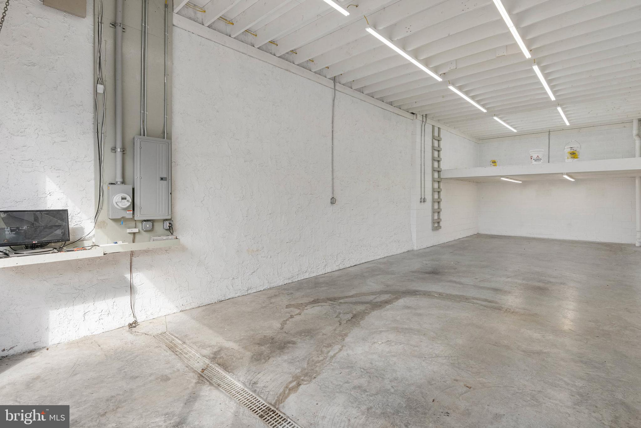 FISHTOWN - Commercial Sale