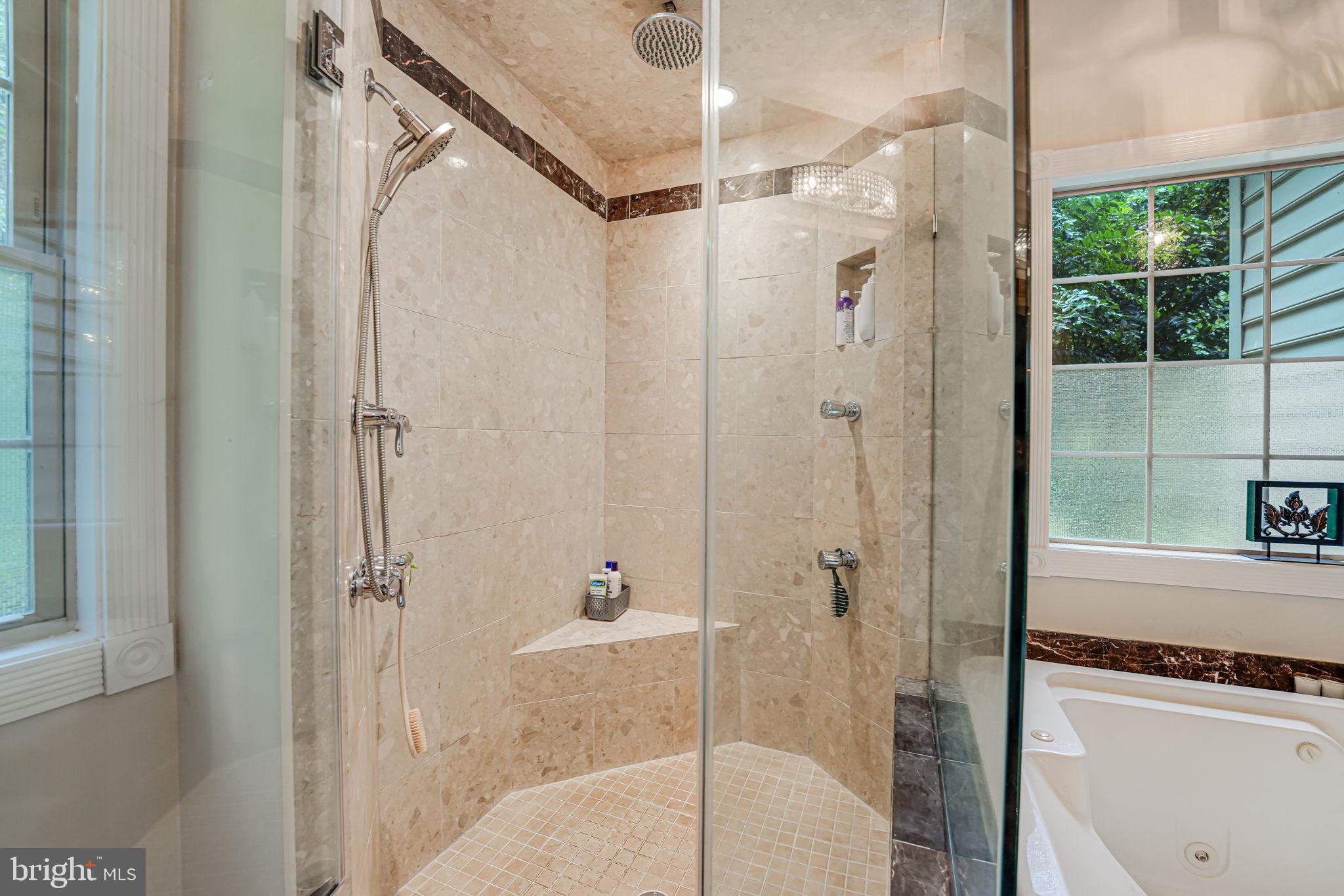 SEVEN LAKES - Residential