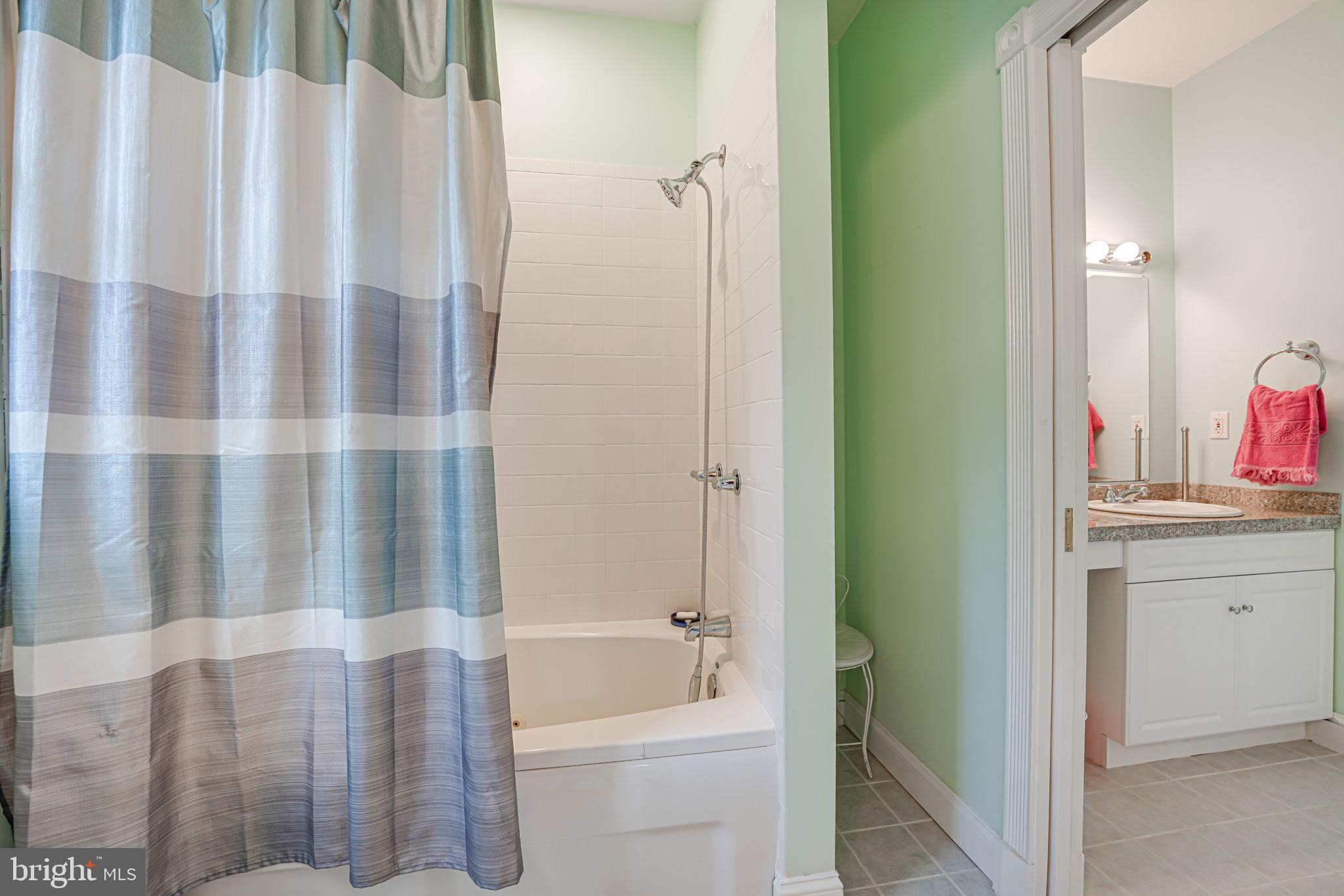 SEVEN LAKES - Residential
