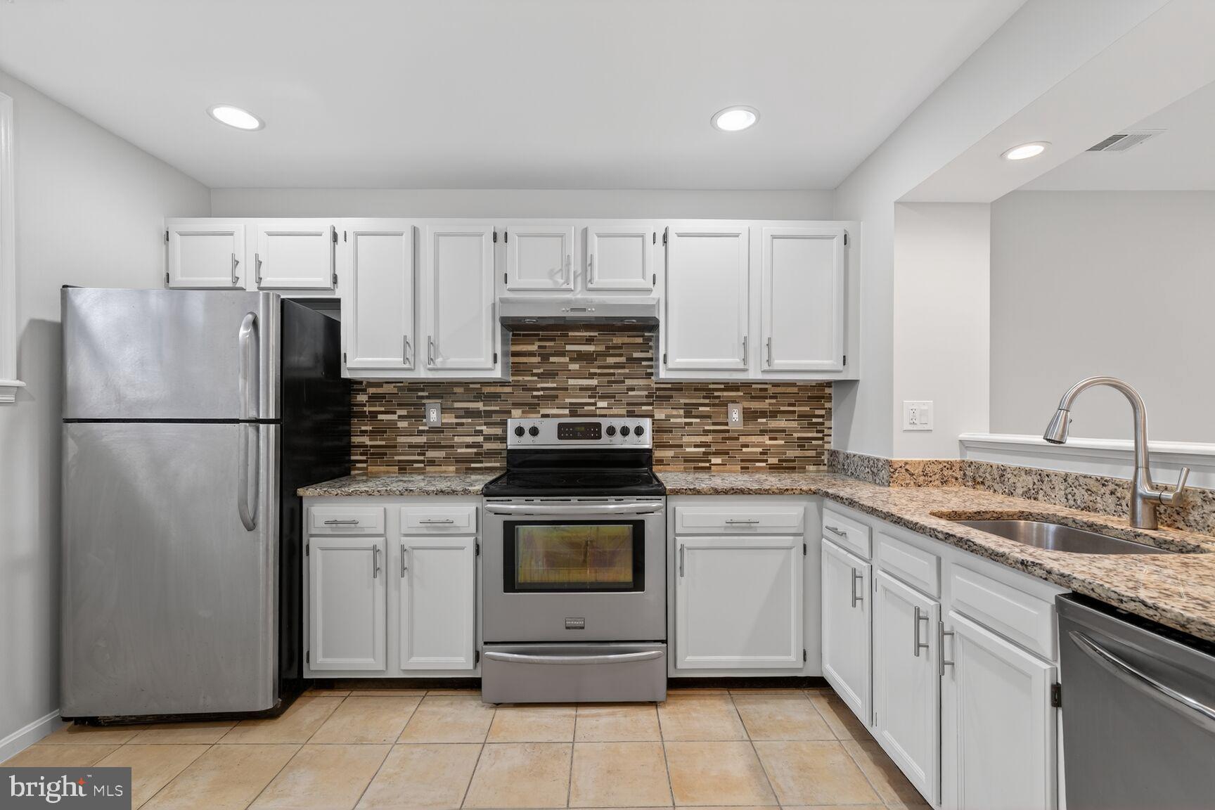 DUNDREE KNOLL - Residential