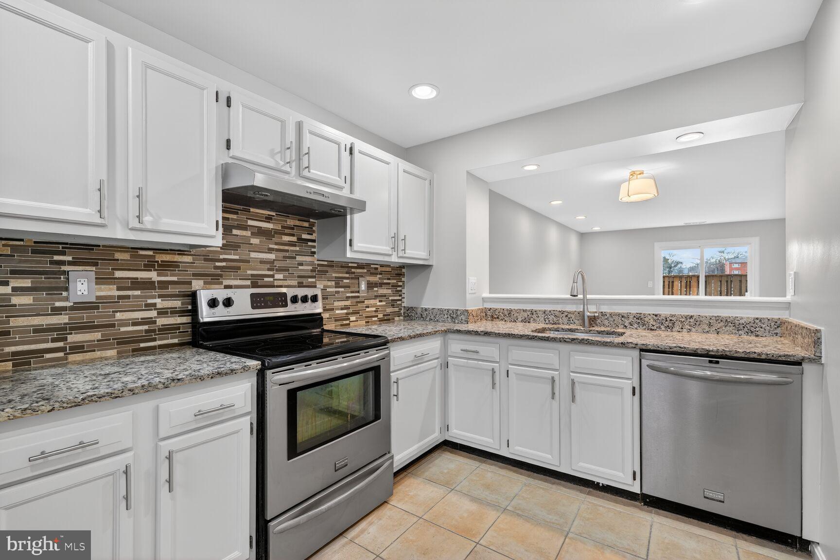 DUNDREE KNOLL - Residential