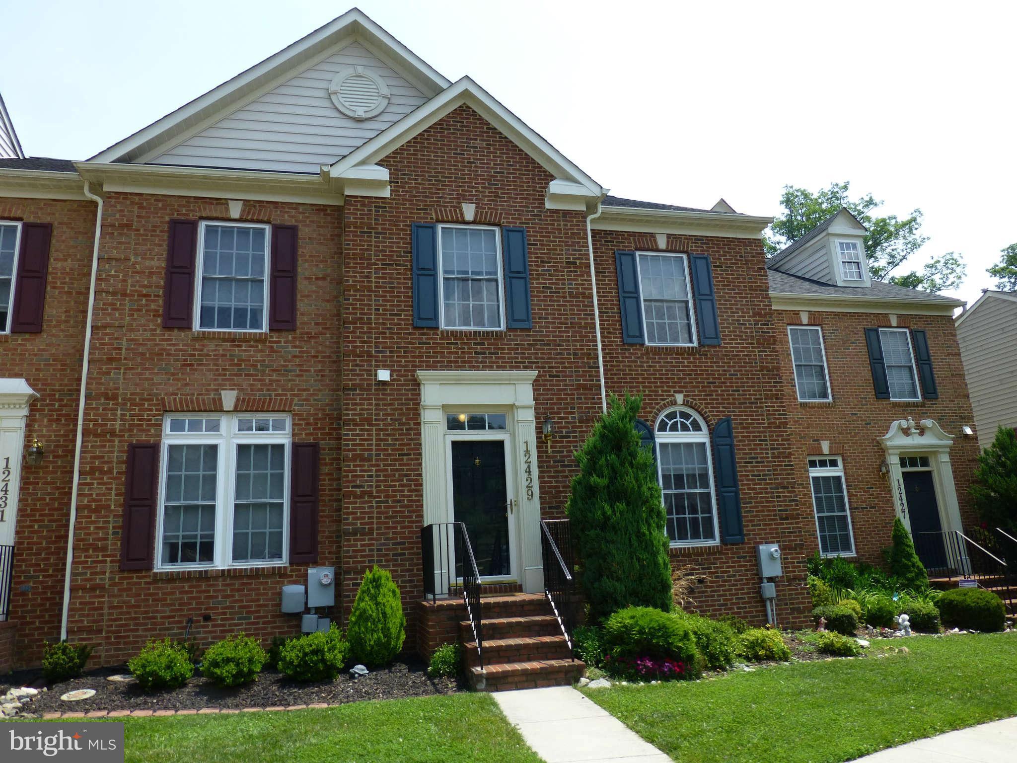 Renovated ** Fresh Paint ,Newish floors , Kitchen applianses and much more***Brick front 3BR/3.5 BA Preston TH , over 3,100sf living space. Gourmet kit w/stylish granite counters/island & plentiful maple cabs w/convenient pull out storage. Upstairs, the spacious owner s suite features a comfortable sitting area and an enormous walk-in closet that is sure to impress.  Private Deck *Finished LL w/bonus den/study & FB walks out to rear patio. Move in ready. Great Location.  Close to all the amenities .    ***********