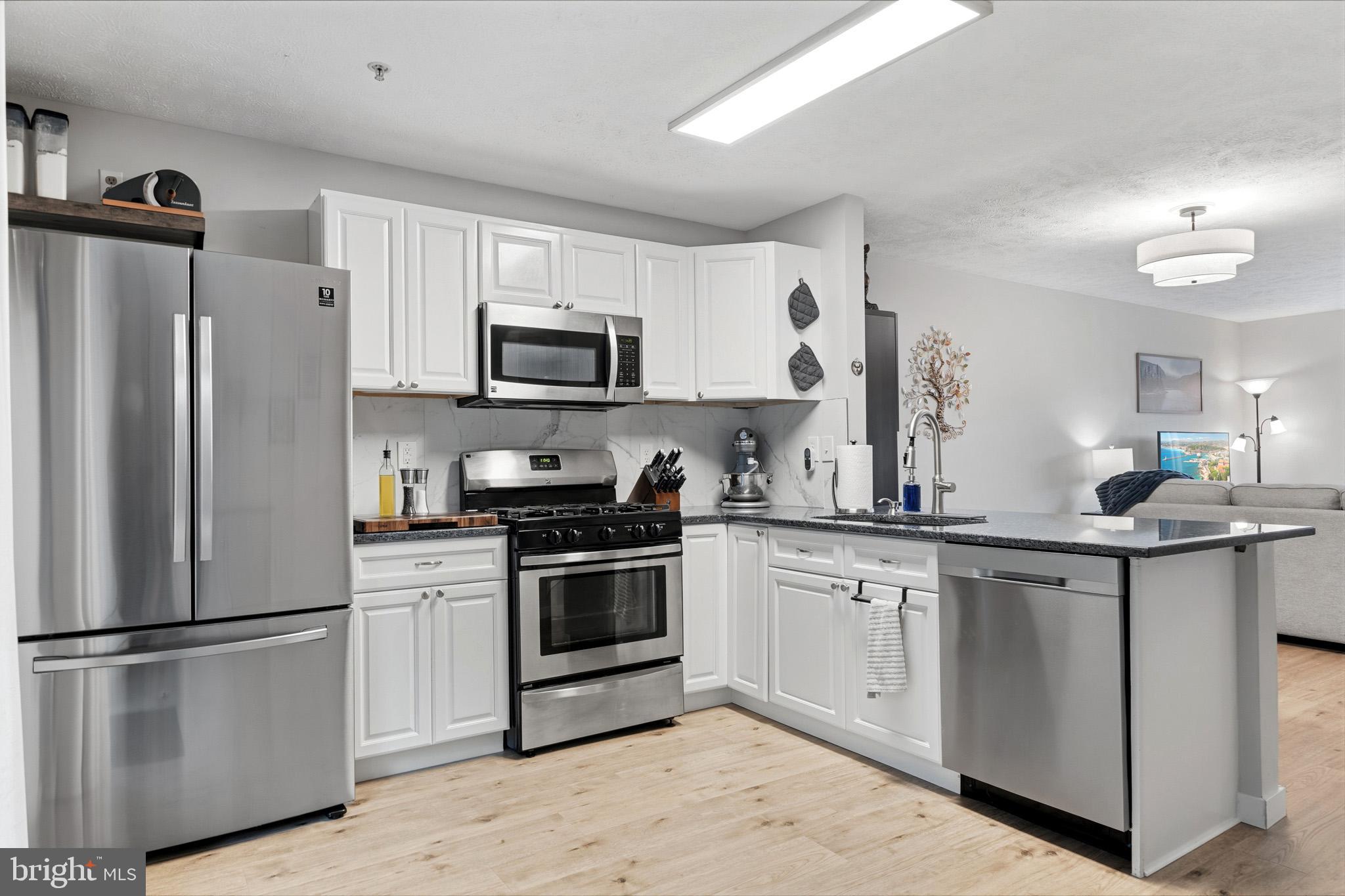 HICKORY HILLS - Residential