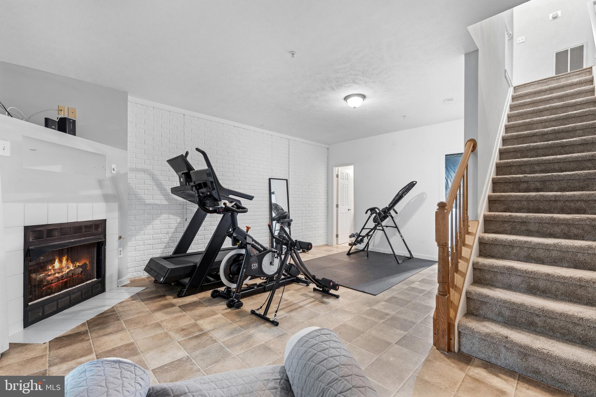 HICKORY HILLS - Residential