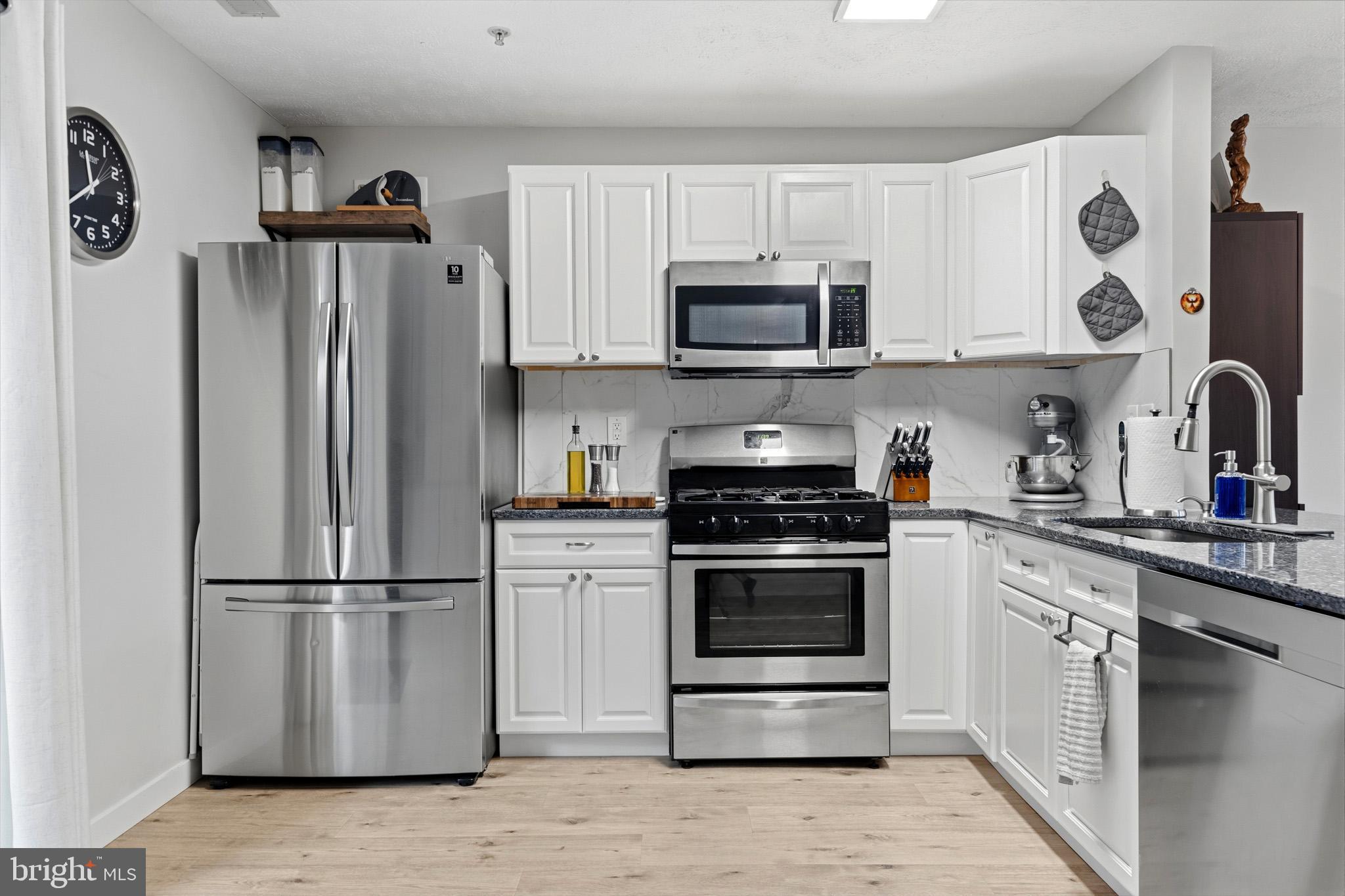 HICKORY HILLS - Residential