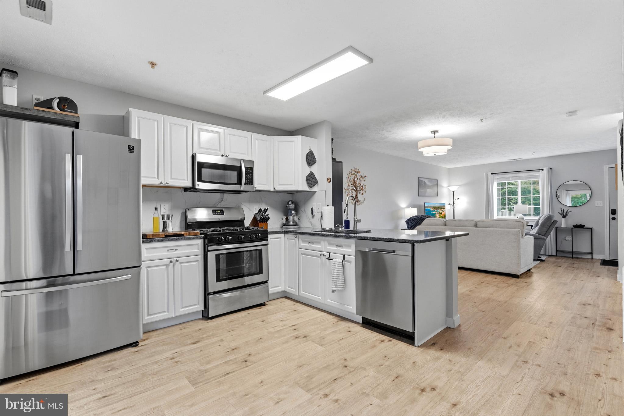 HICKORY HILLS - Residential