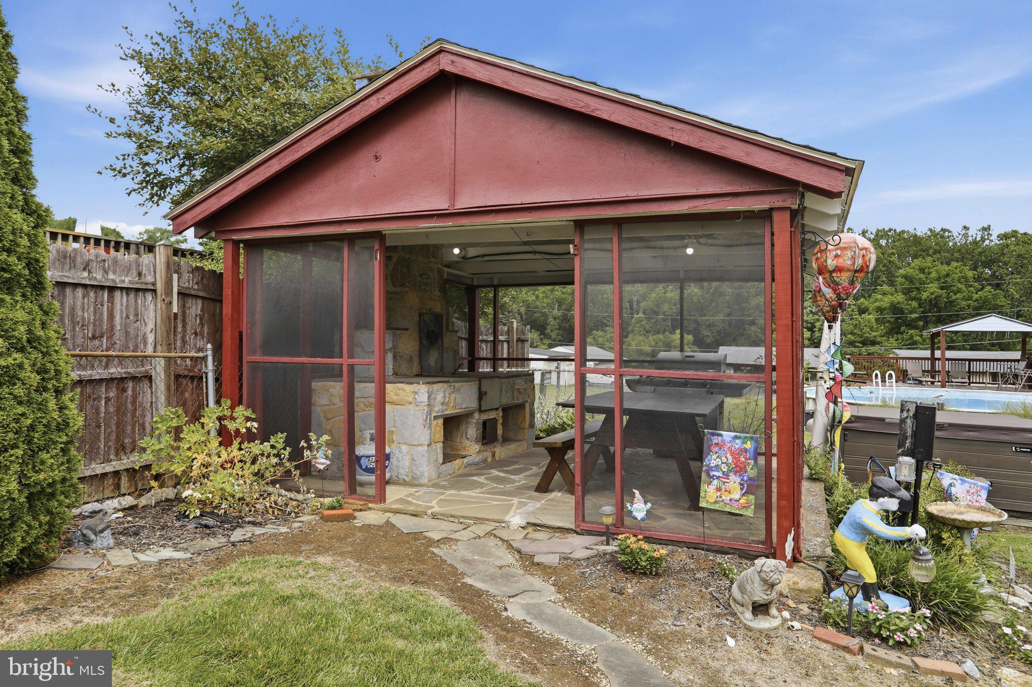 FUNKSTOWN - Residential