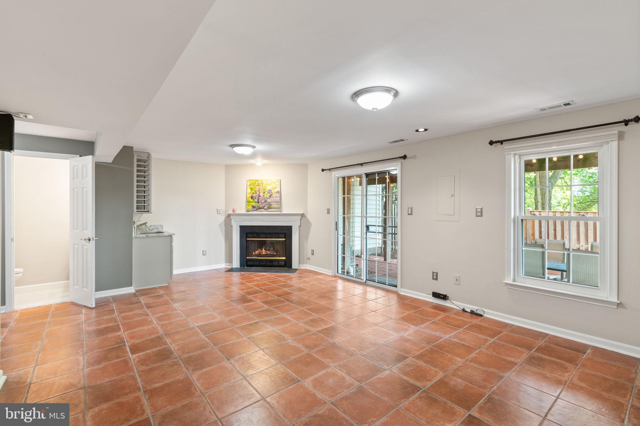 LIFESTYLE AT SULLY STATION - Residential