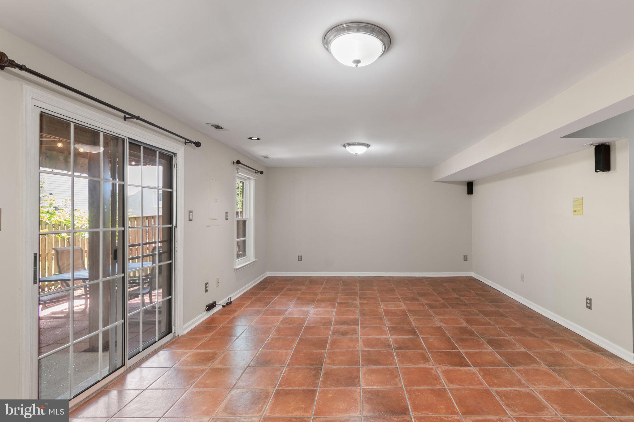 LIFESTYLE AT SULLY STATION - Residential