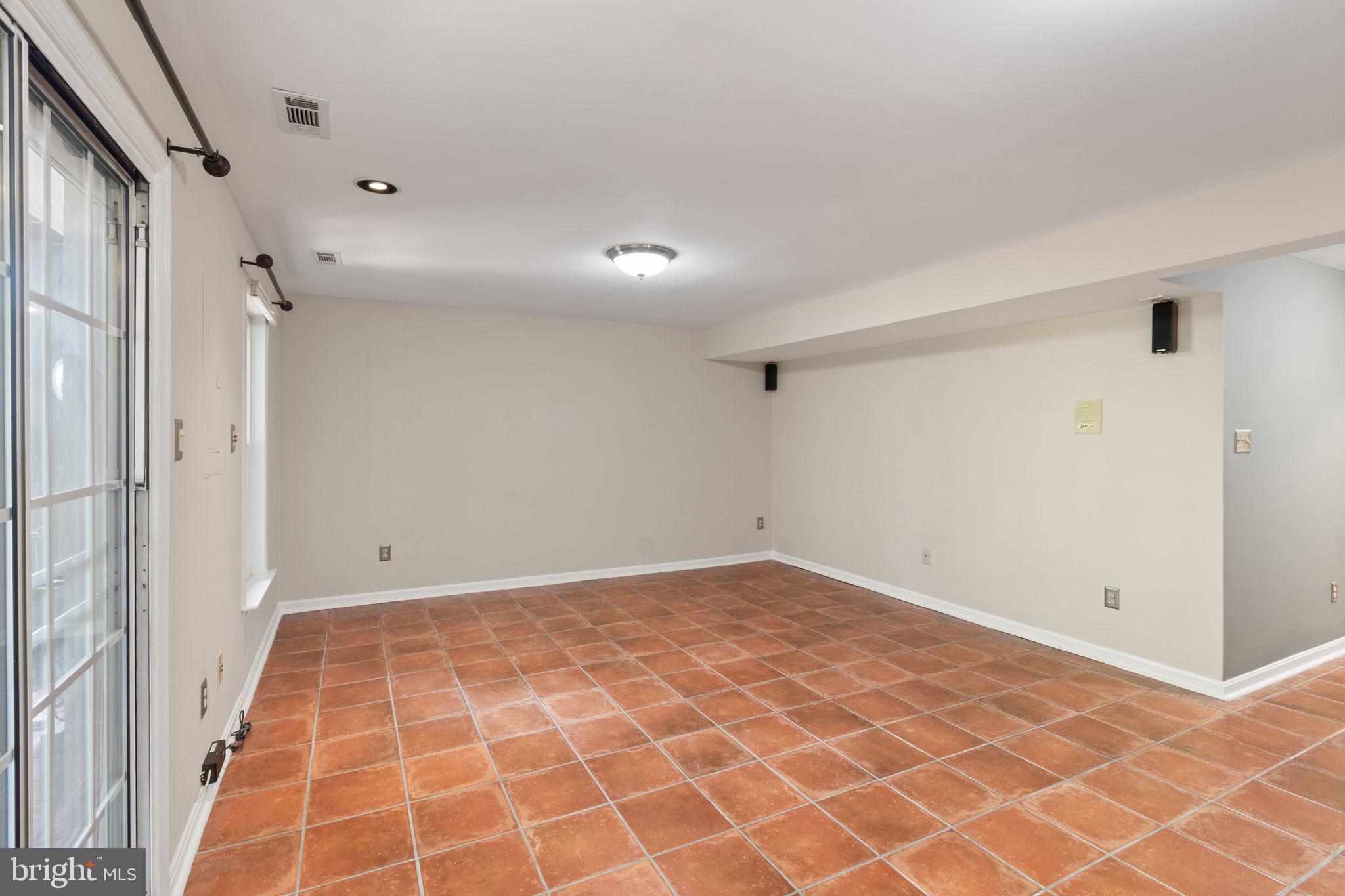 LIFESTYLE AT SULLY STATION - Residential