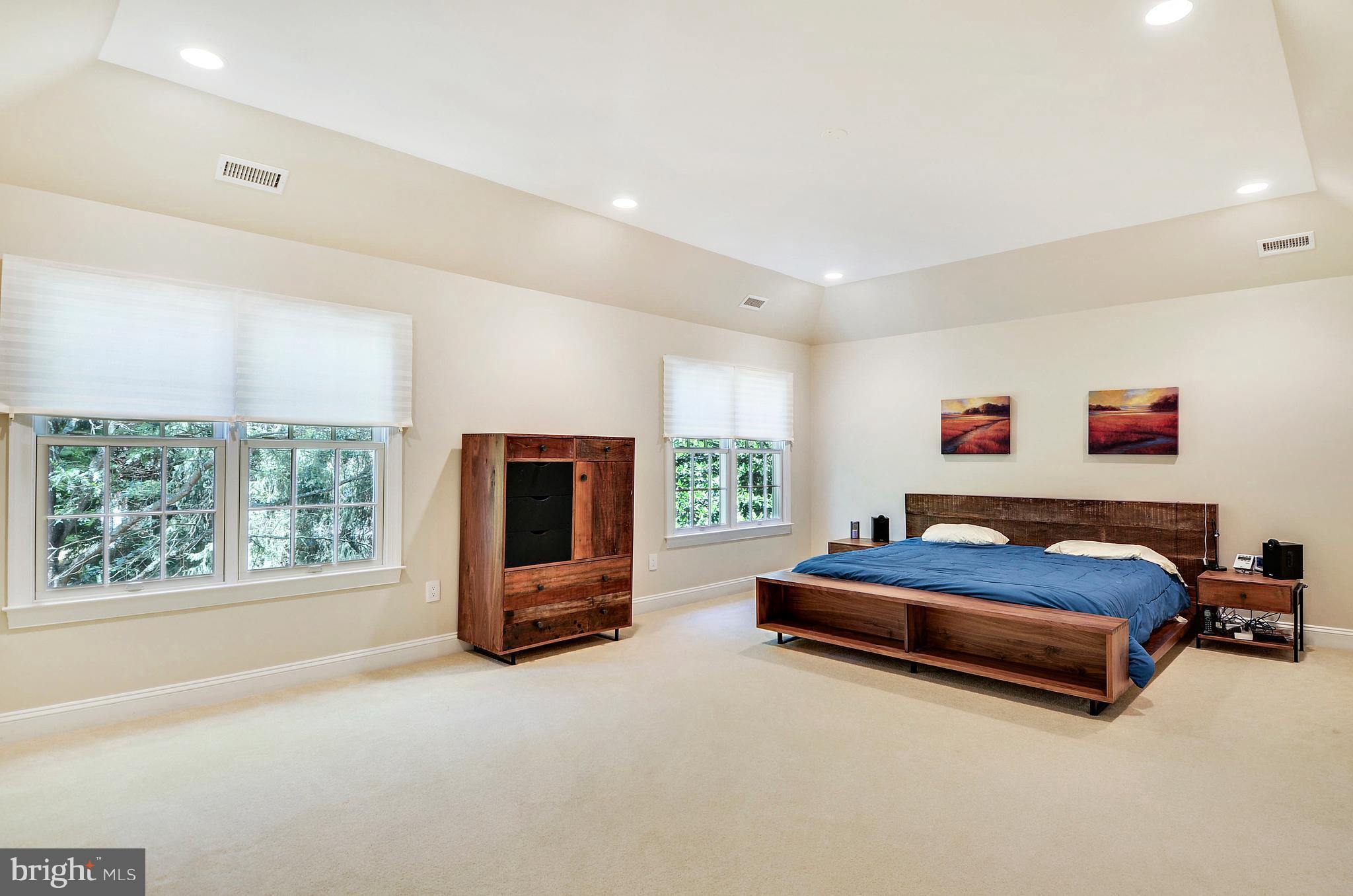 CARDEROCK SPRINGS - Residential