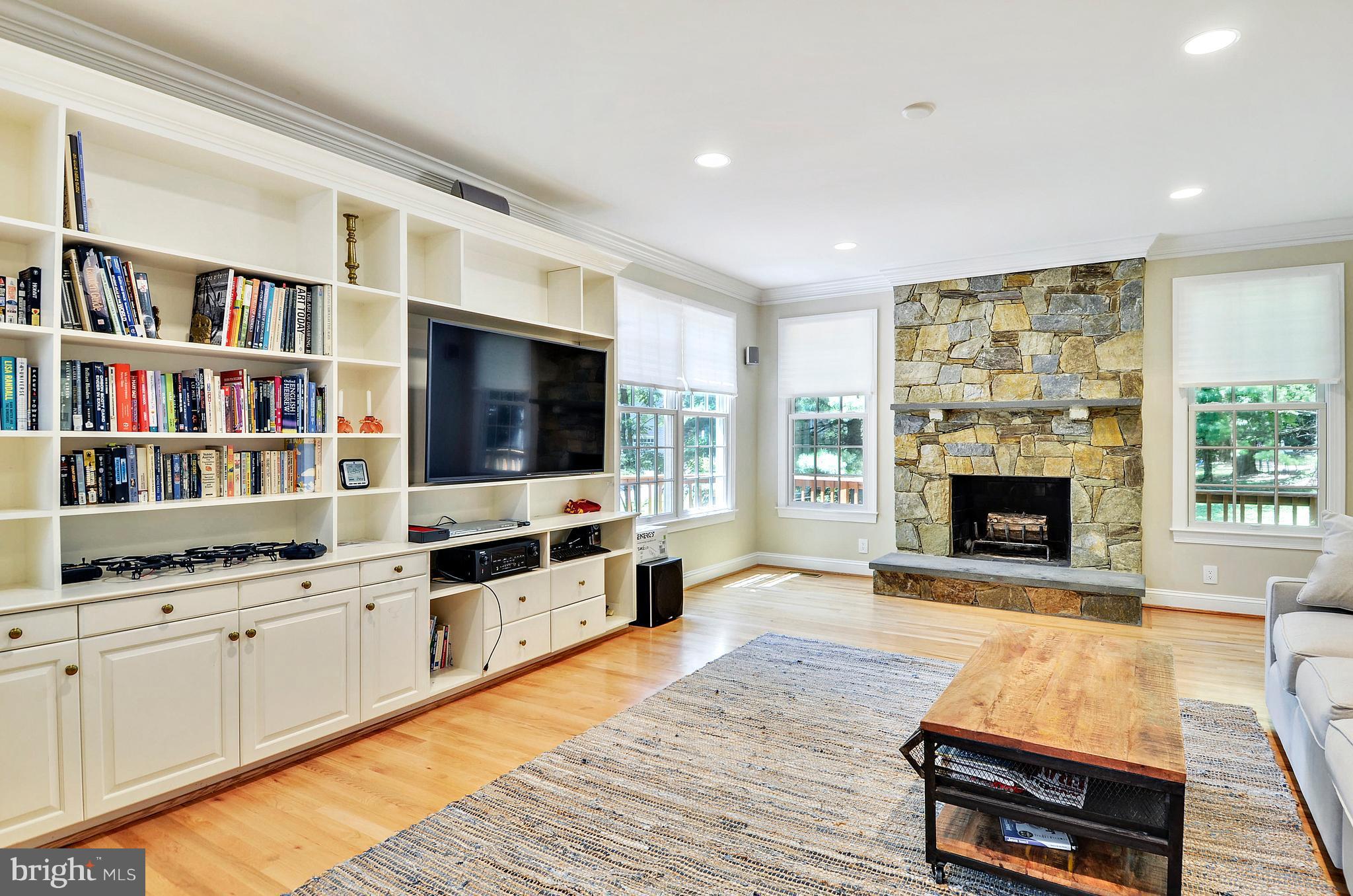 CARDEROCK SPRINGS - Residential